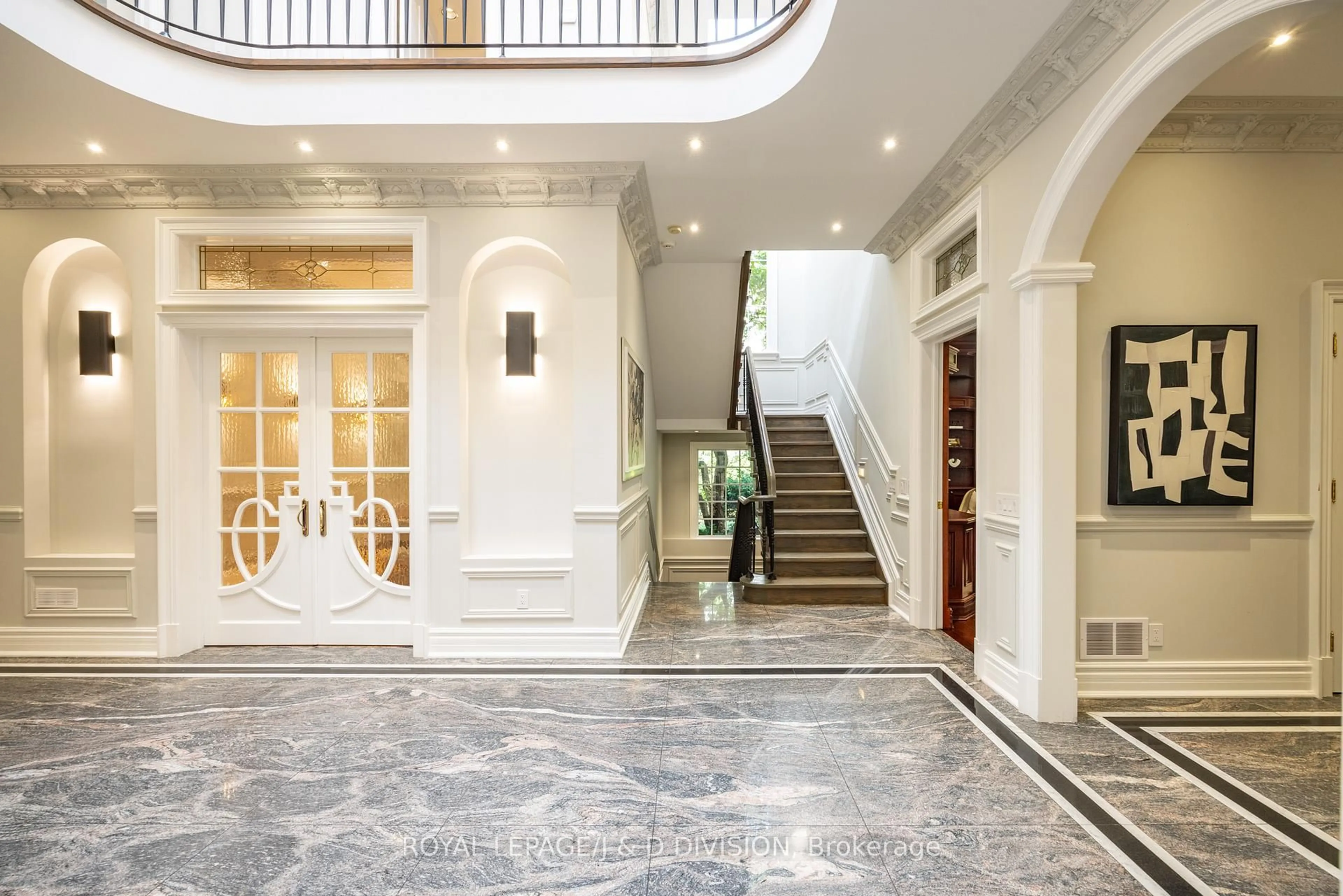 Indoor foyer for 1 Knightswood Rd, Toronto Ontario M4N 2G9