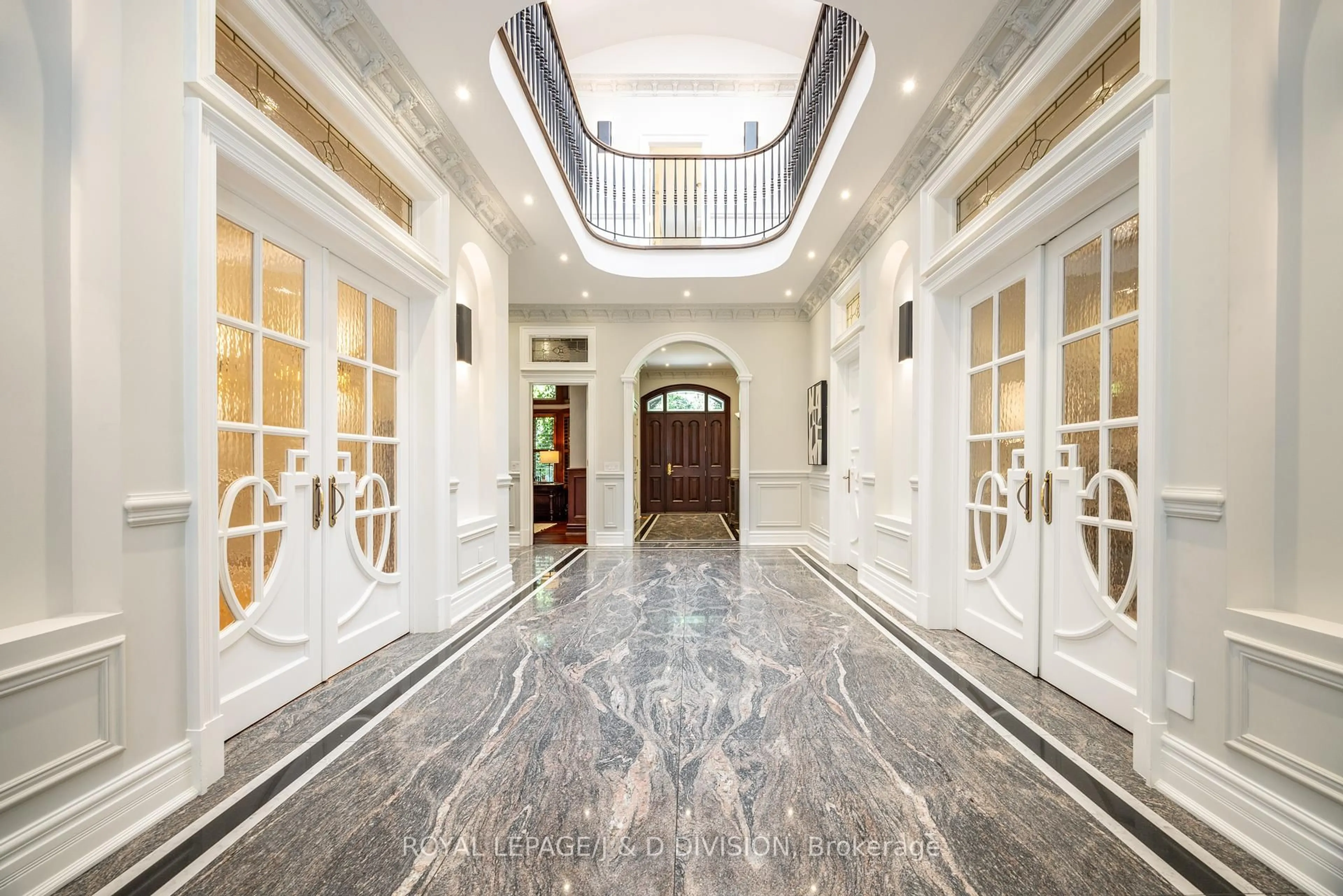 Indoor foyer for 1 Knightswood Rd, Toronto Ontario M4N 2G9
