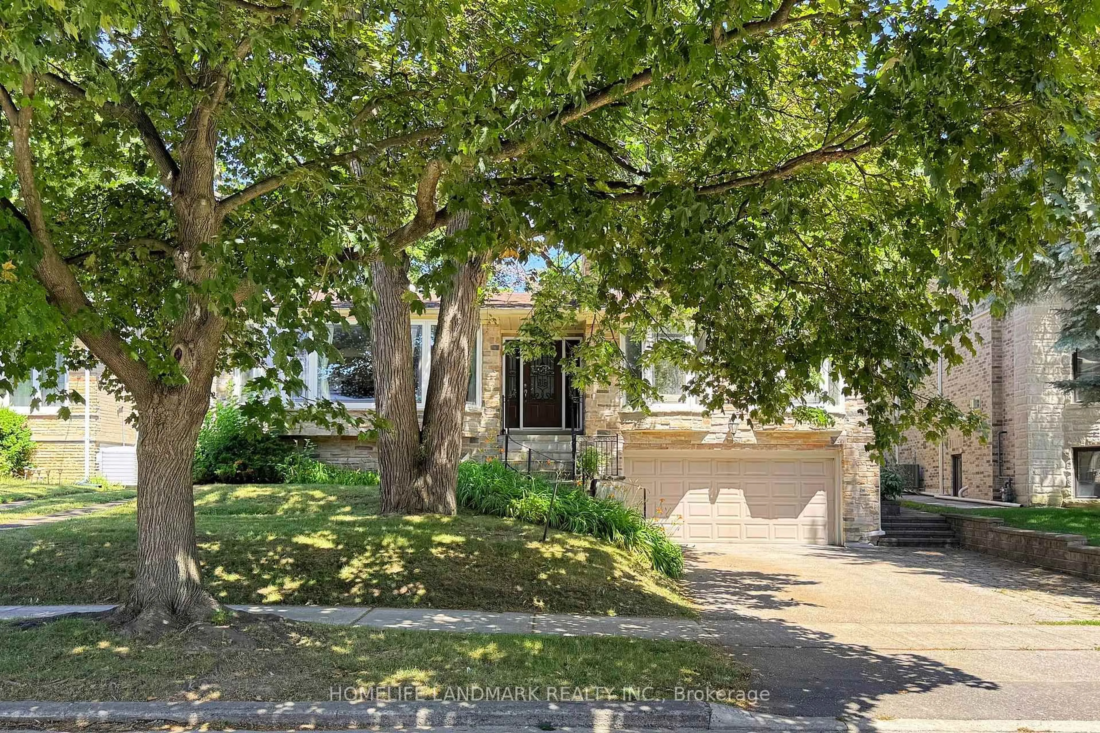 A pic from outside/outdoor area/front of a property/back of a property/a pic from drone, street for 61 Whittaker Cres, Toronto Ontario M2K 1K9