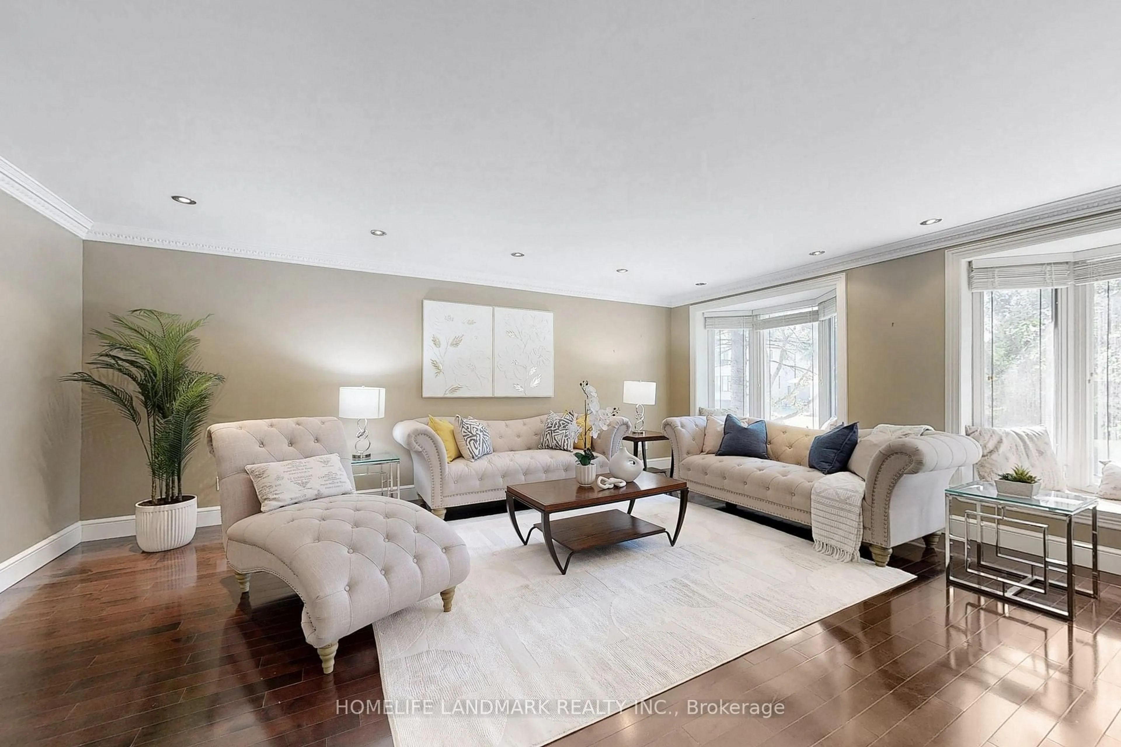 Living room with furniture, unknown for 61 Whittaker Cres, Toronto Ontario M2K 1K9