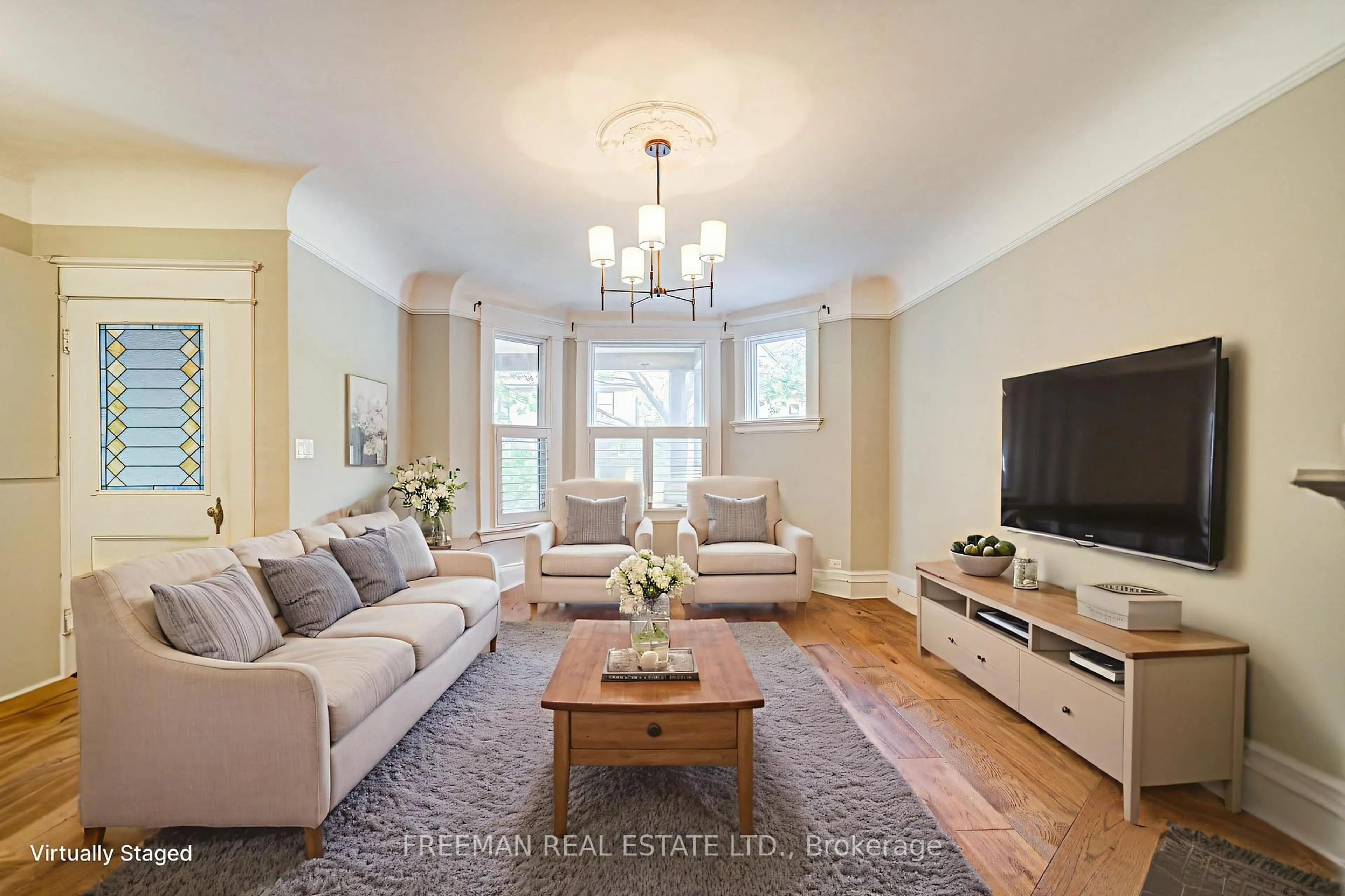 Living room with furniture, unknown for 555 Markham St, Toronto Ontario M6G 2L6