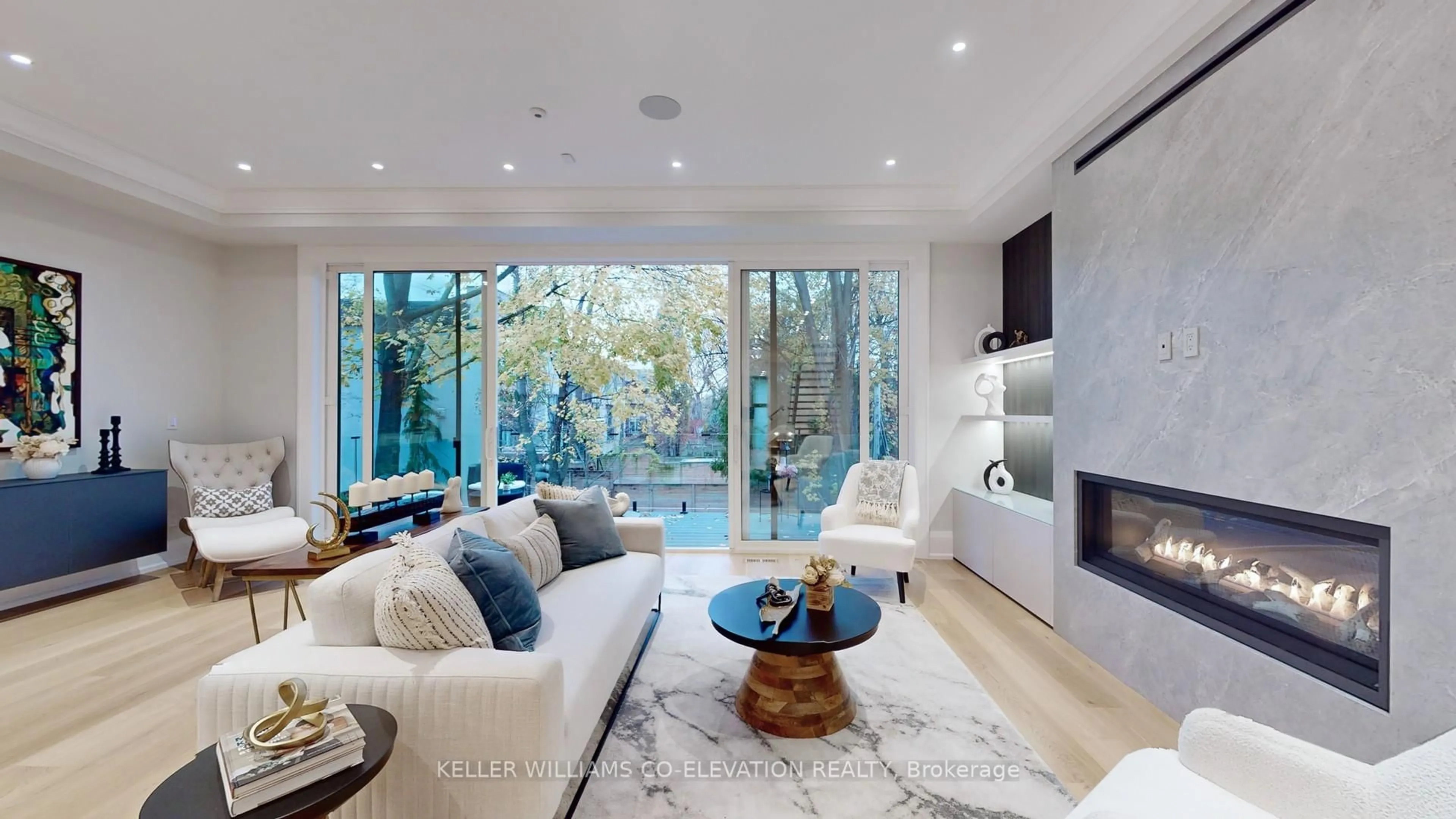 Living room with furniture, unknown for 127 Joicey Blvd, Toronto Ontario M5M 2T8
