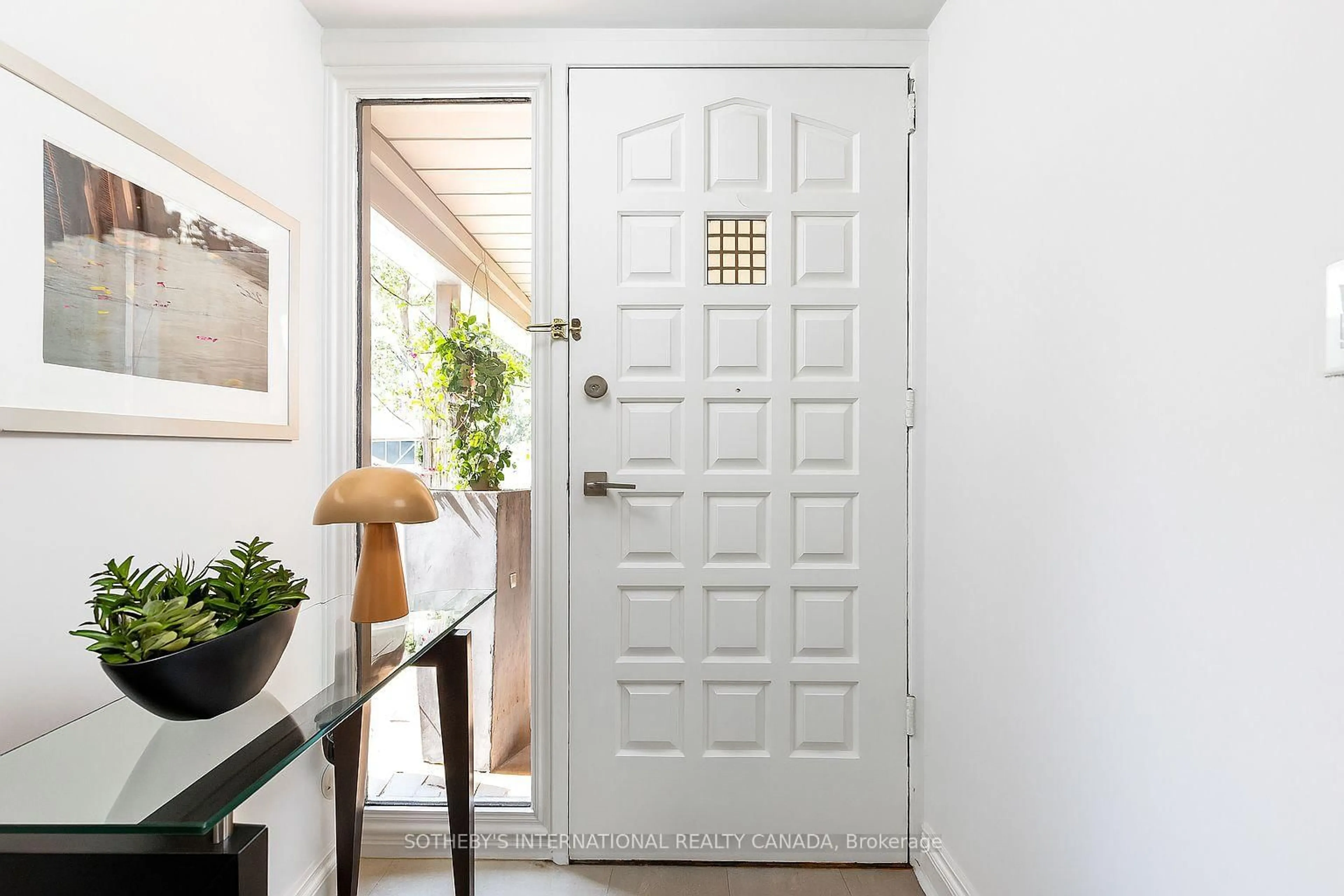 Indoor entryway for 60 Doonaree Dr, Toronto Ontario M3A 1M6