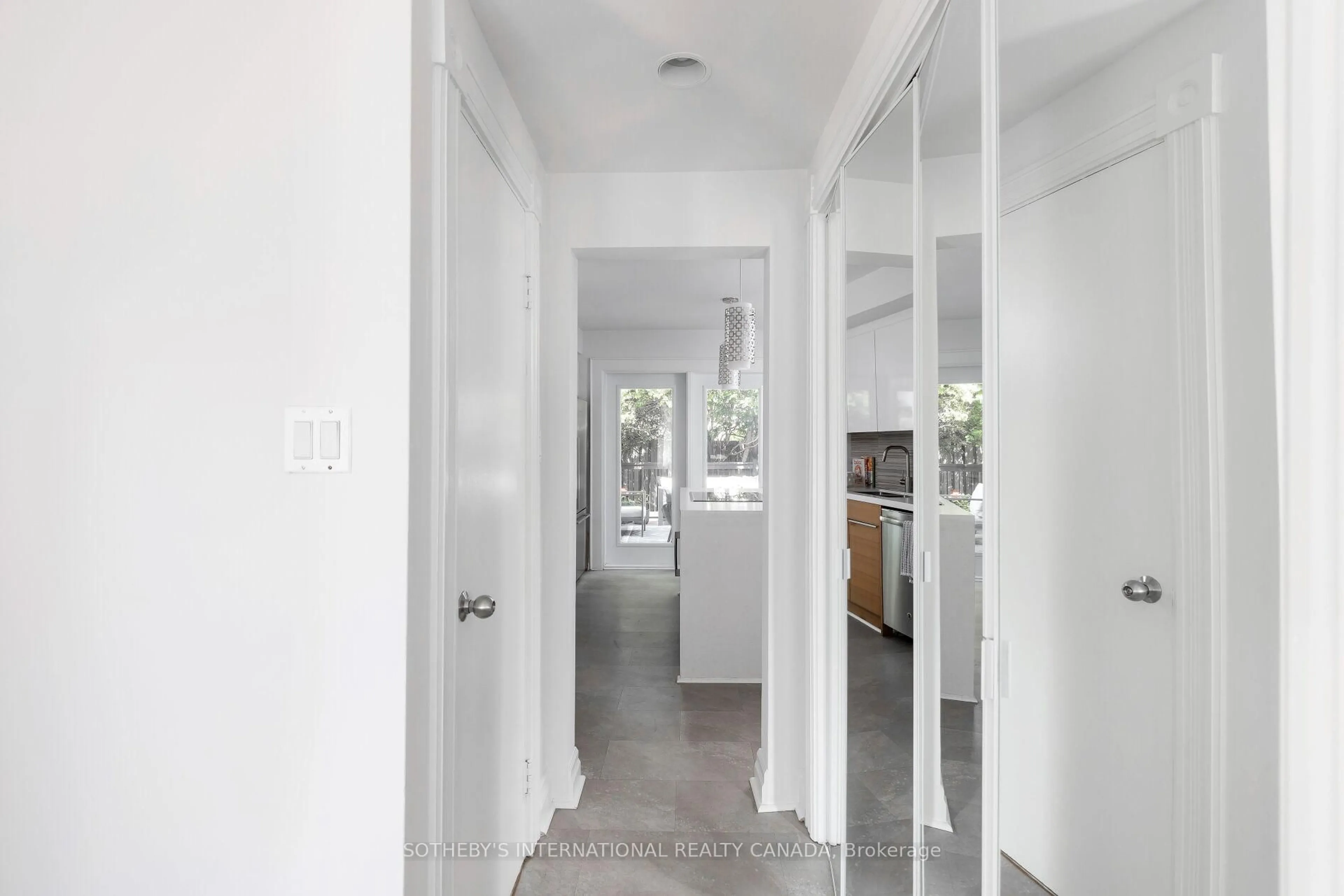 Indoor entryway for 60 Doonaree Dr, Toronto Ontario M3A 1M6