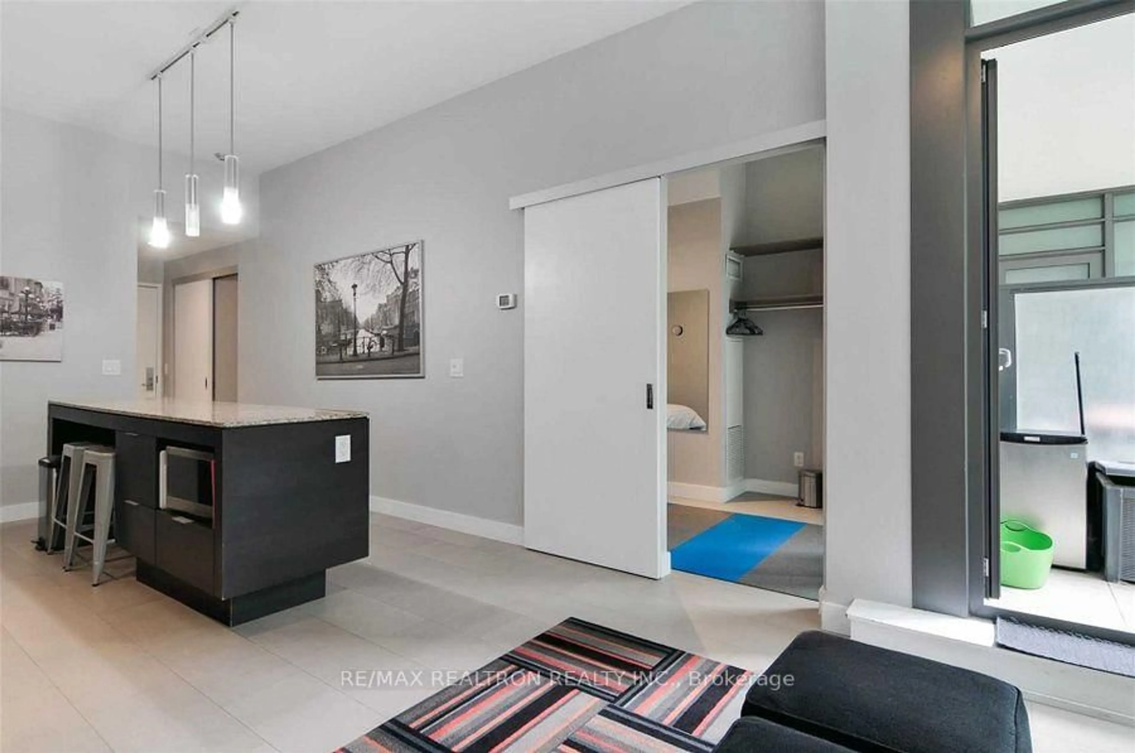 Indoor entryway for 8 Charlotte St #214, Toronto Ontario M5V 0K4