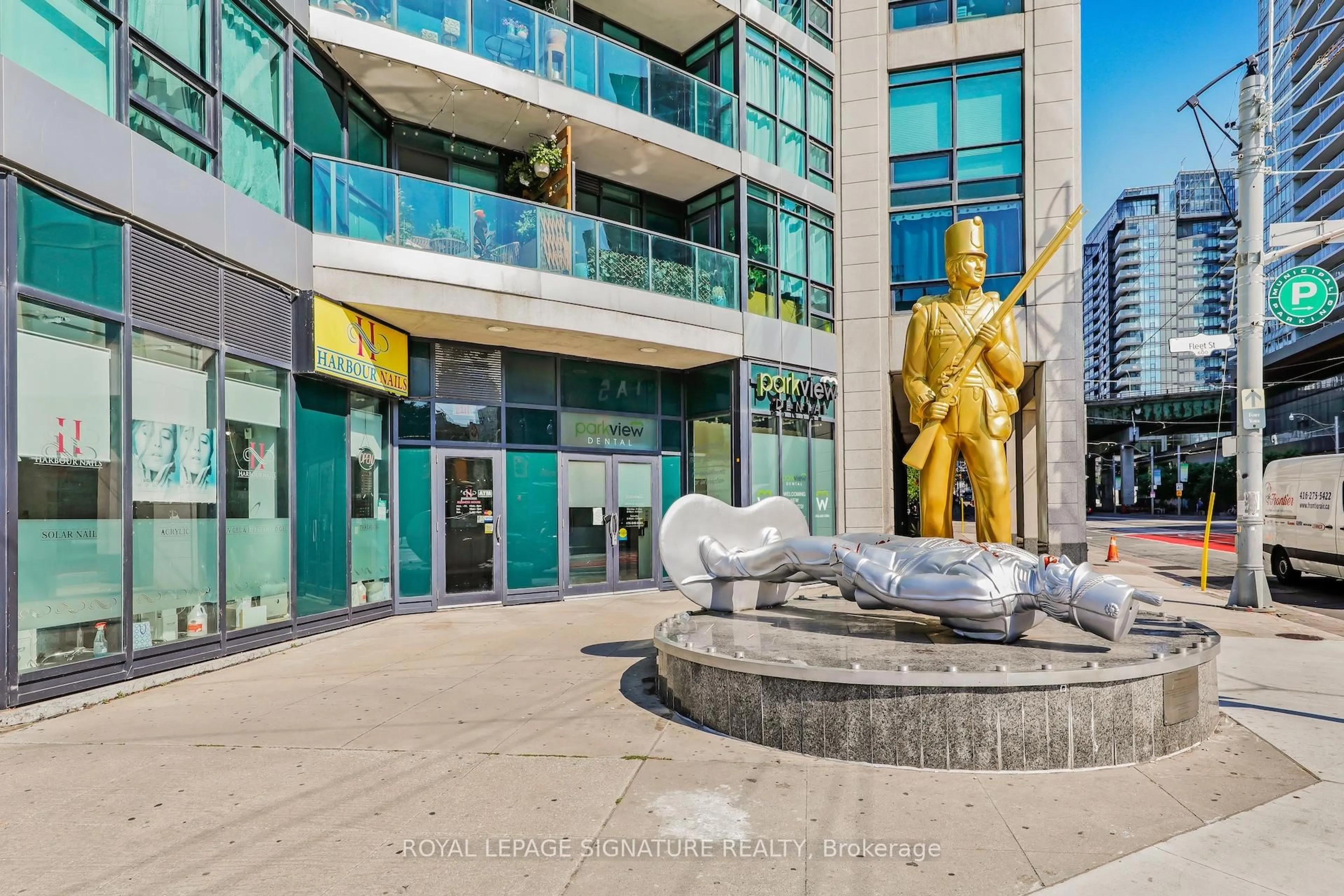 Unknown for 600 Fleet St #2405, Toronto Ontario M5V 1B7