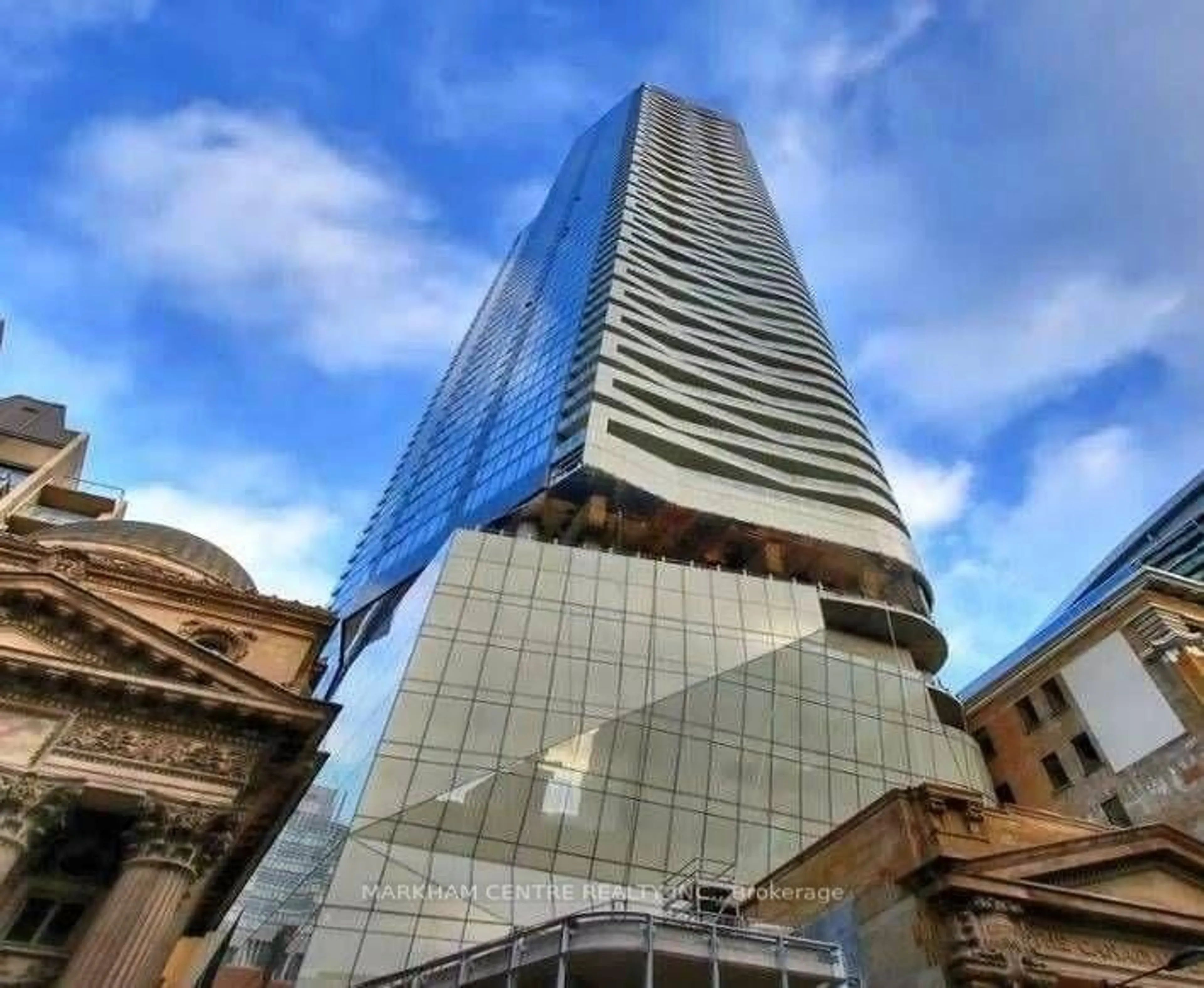 Indoor foyer for 197 Yonge St #3307, Toronto Ontario M5B 1M4