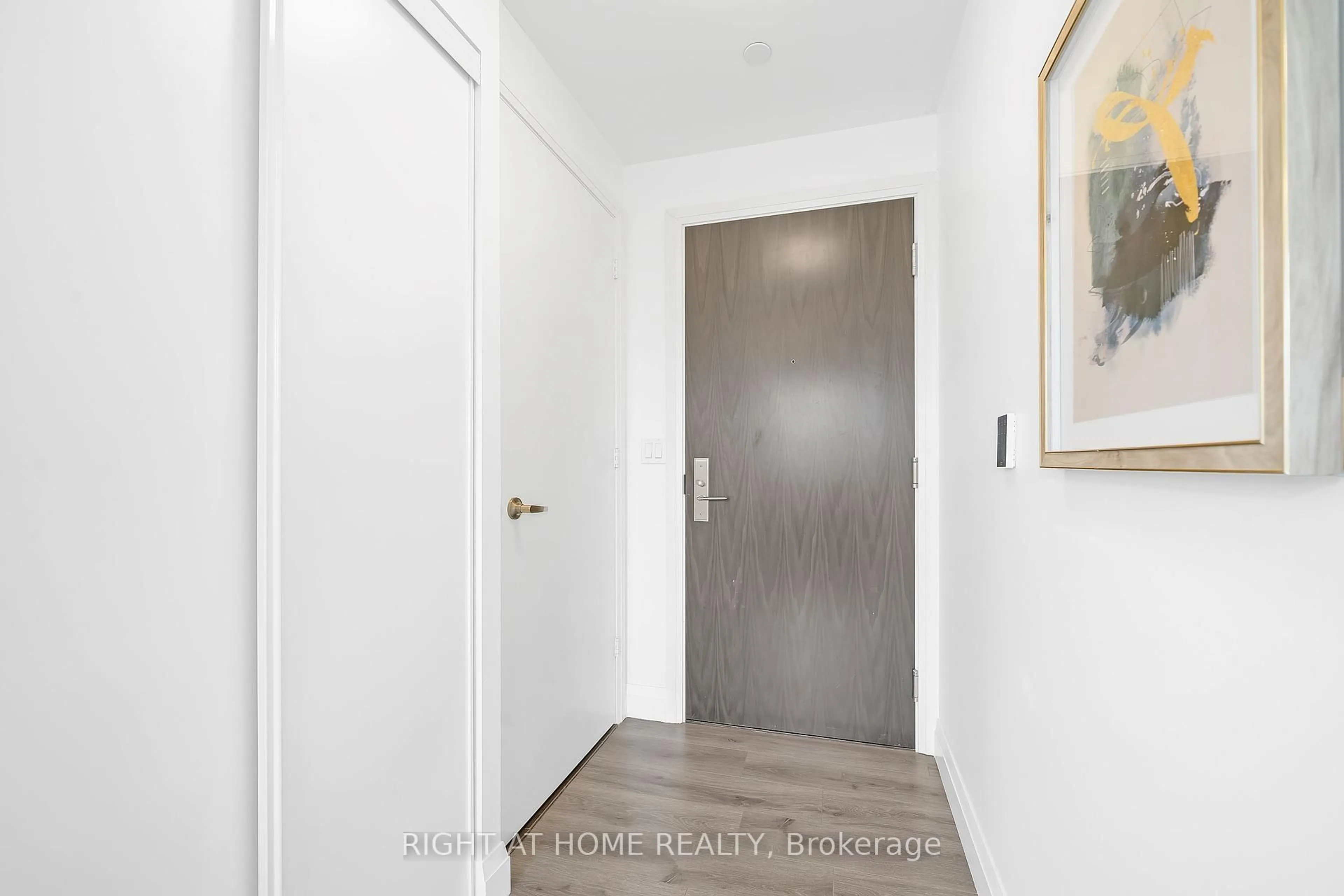 Indoor entryway for 68 Canterbury Pl #211, Toronto Ontario M2N 0H8