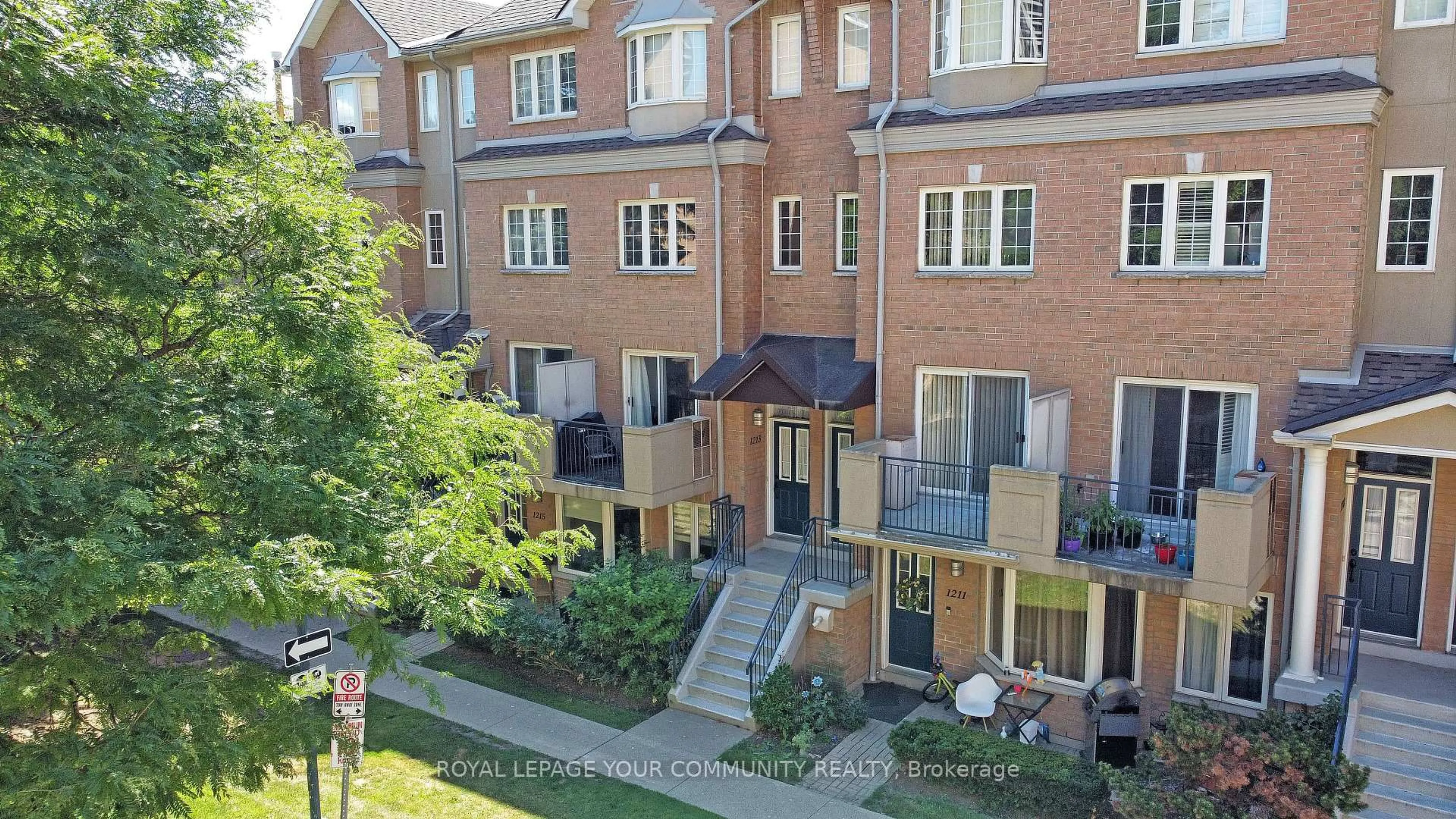 A pic from outside/outdoor area/front of a property/back of a property/a pic from drone, city buildings view from balcony for 28 Sommerset Gate #1213, Toronto Ontario M2N 6W7