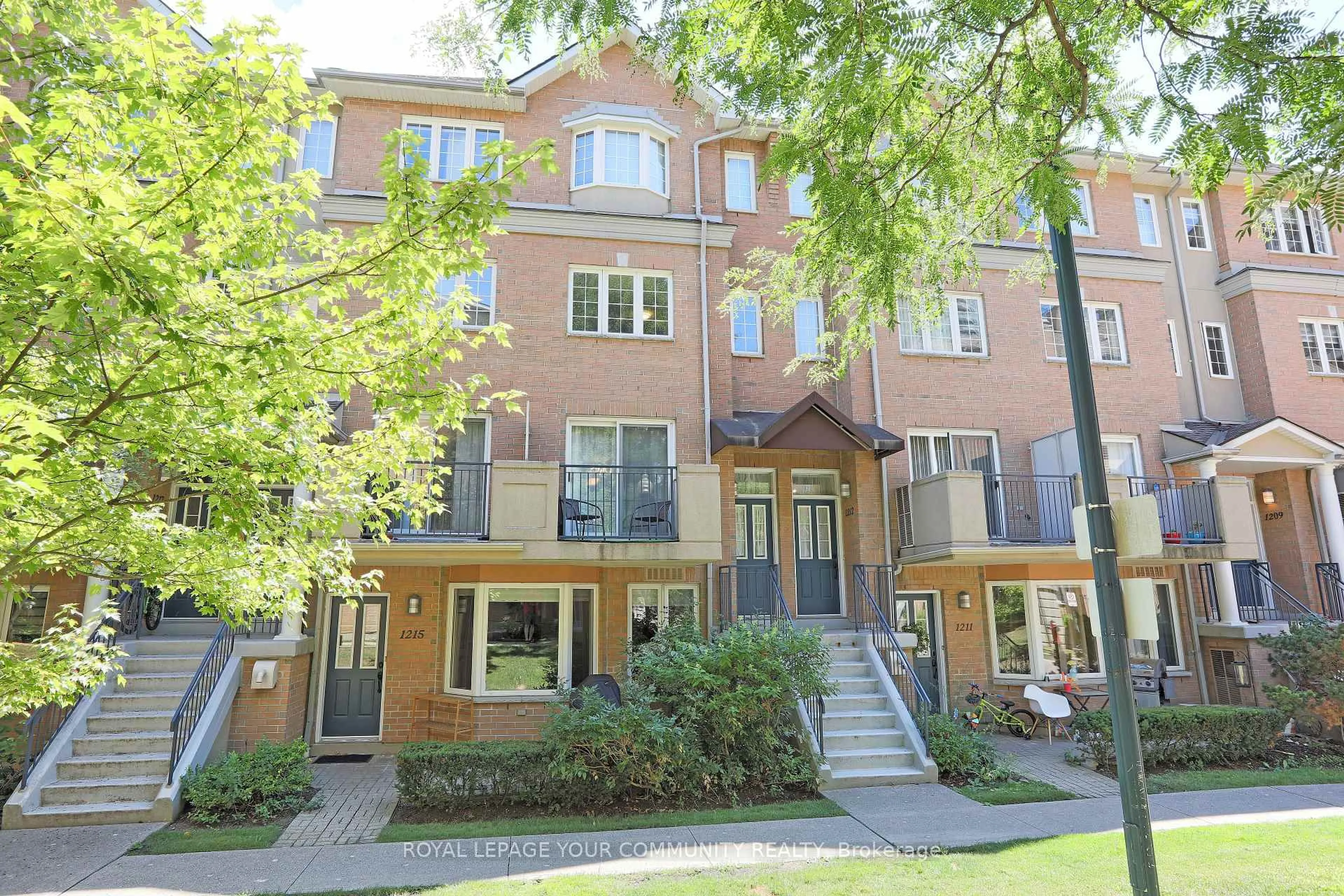 Patio, street for 28 Sommerset Gate #1213, Toronto Ontario M2N 6W7