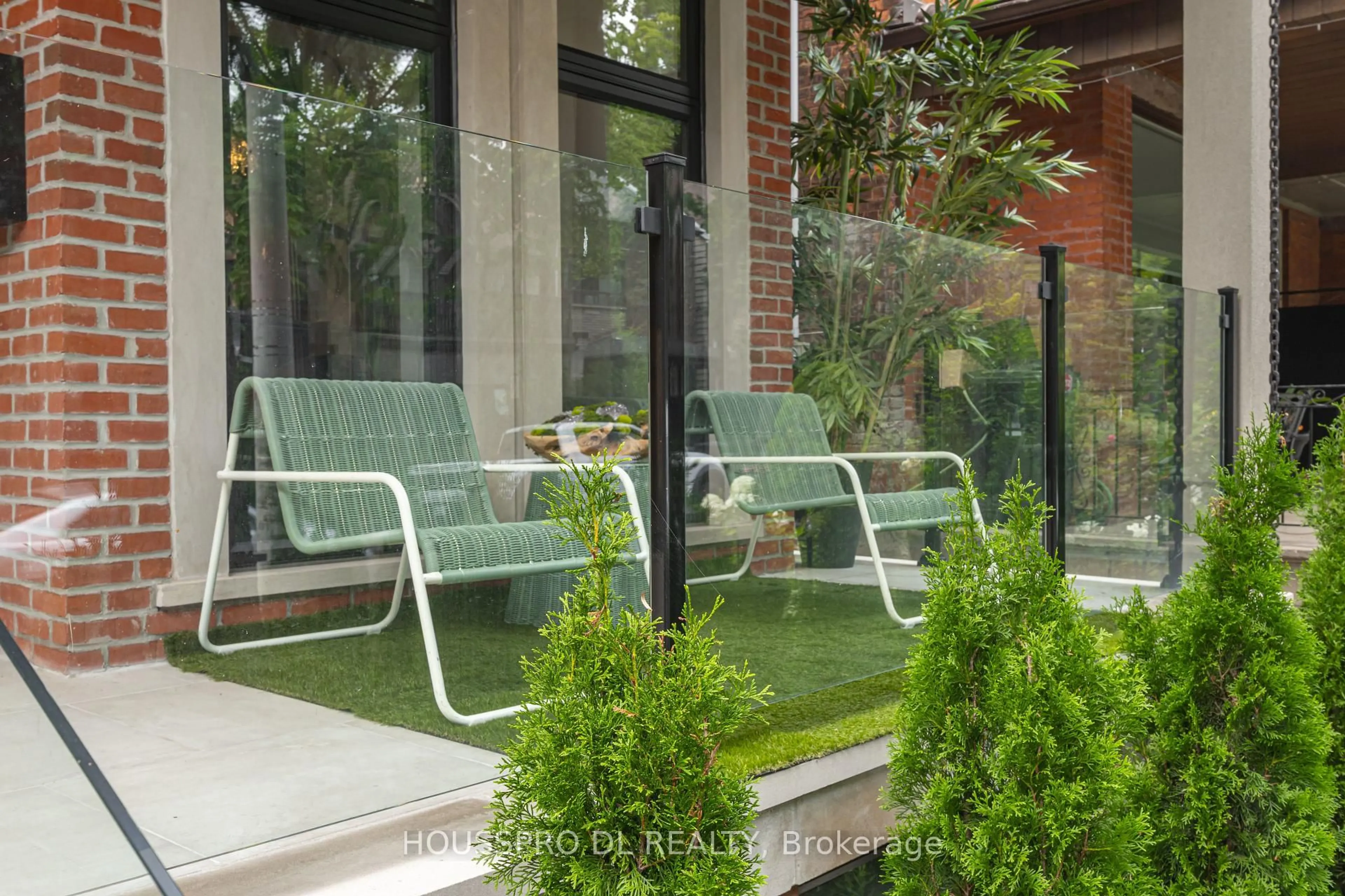Patio, street for 82 Major St, Toronto Ontario M5S 2L1