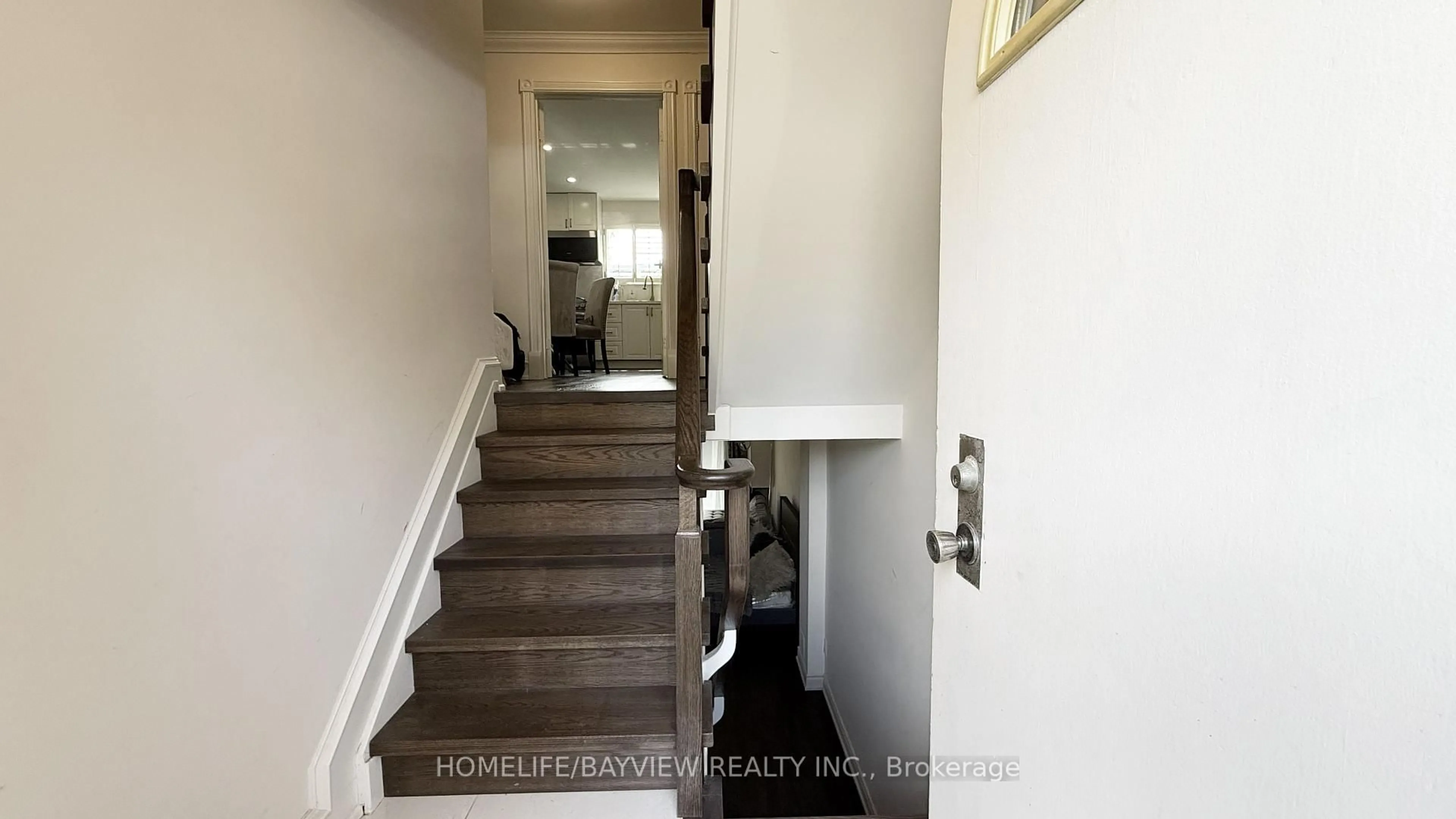 Indoor foyer for 85 Crimson Millway, Toronto Ontario M2L 1T8