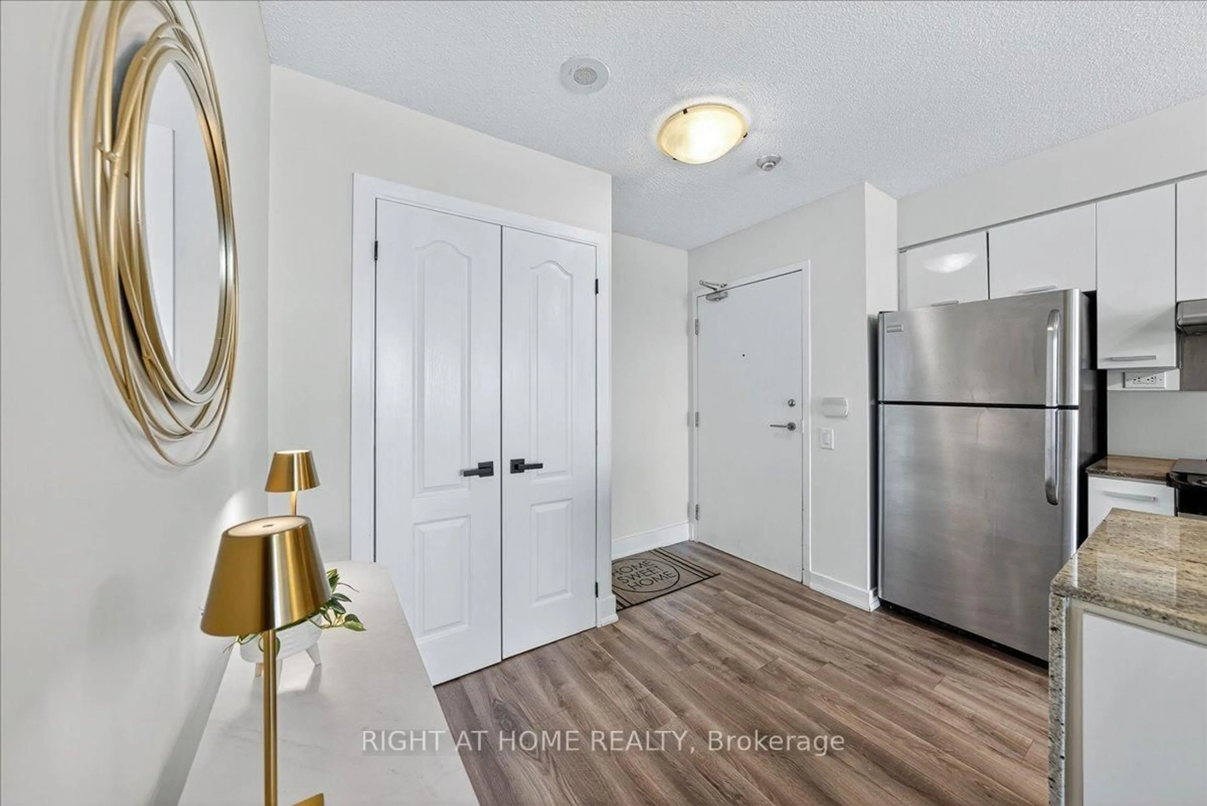 Indoor entryway for 29 Singer Crt #315, Toronto Ontario M2K 0B3