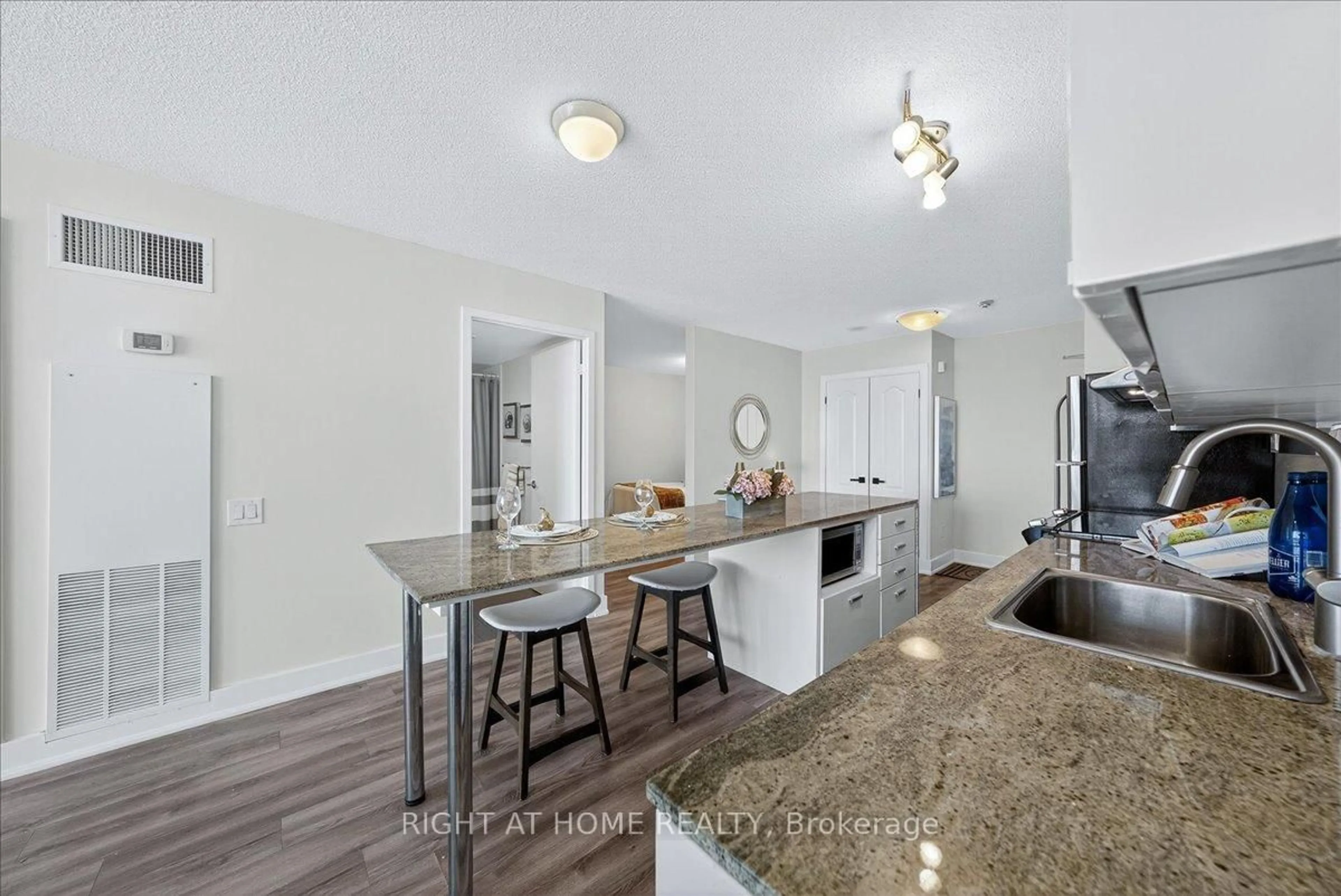 Open concept kitchen, unknown for 29 Singer Crt #315, Toronto Ontario M2K 0B3