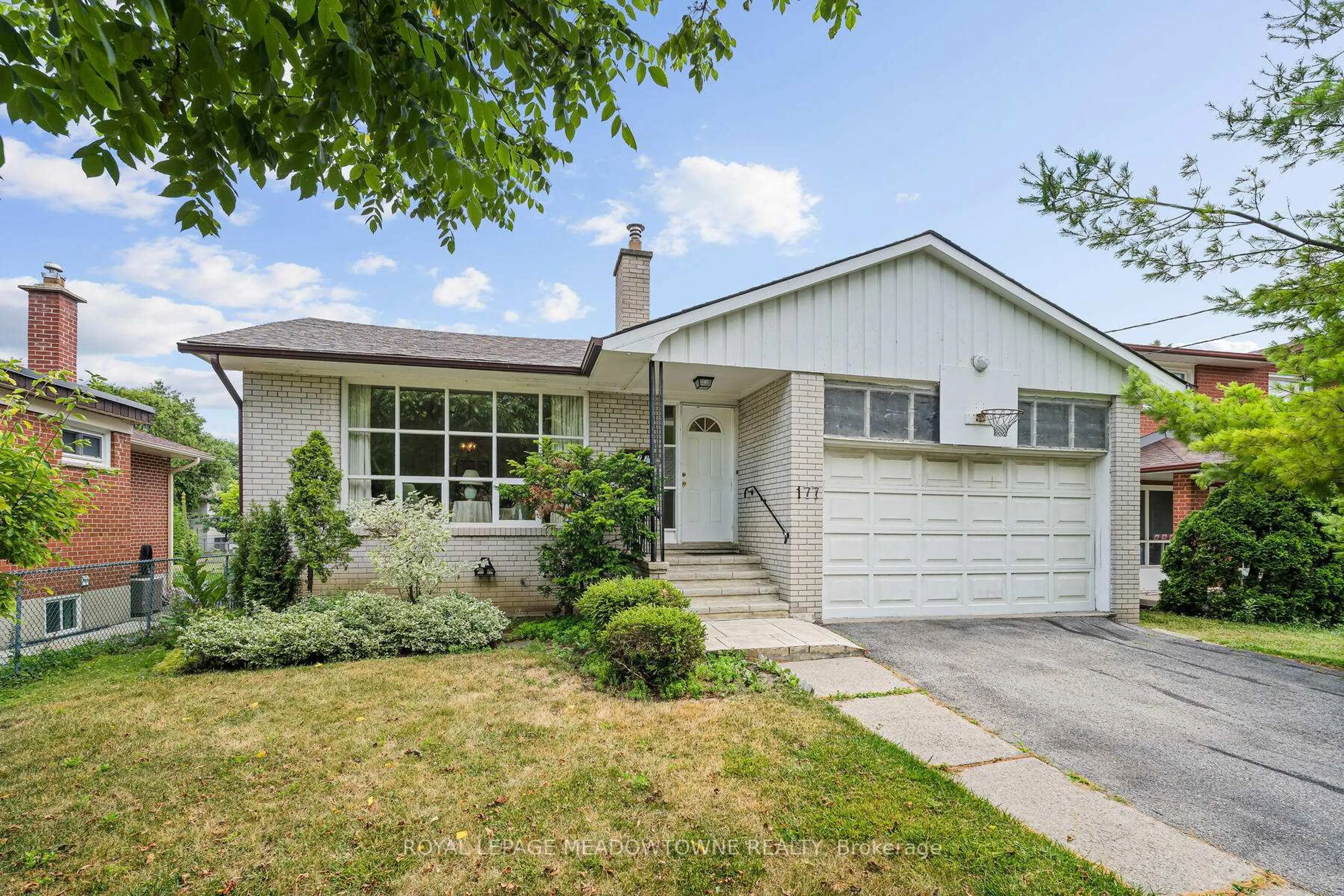 Home with vinyl exterior material, street for 177 Patricia Ave, Toronto Ontario M2M 1J6