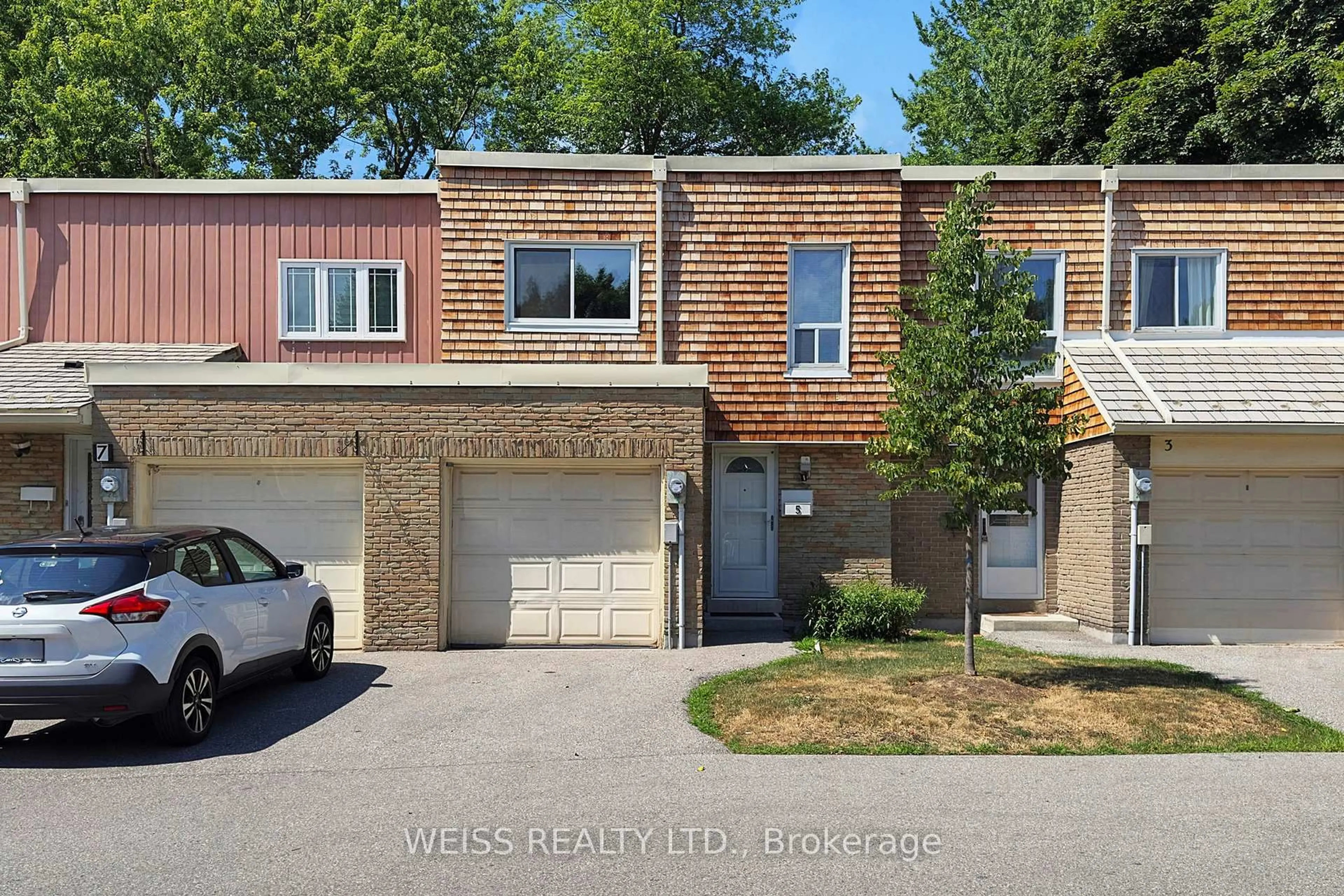 Home with brick exterior material, street for 5 Thorny Vineway #39, Toronto Ontario M2J 4J1