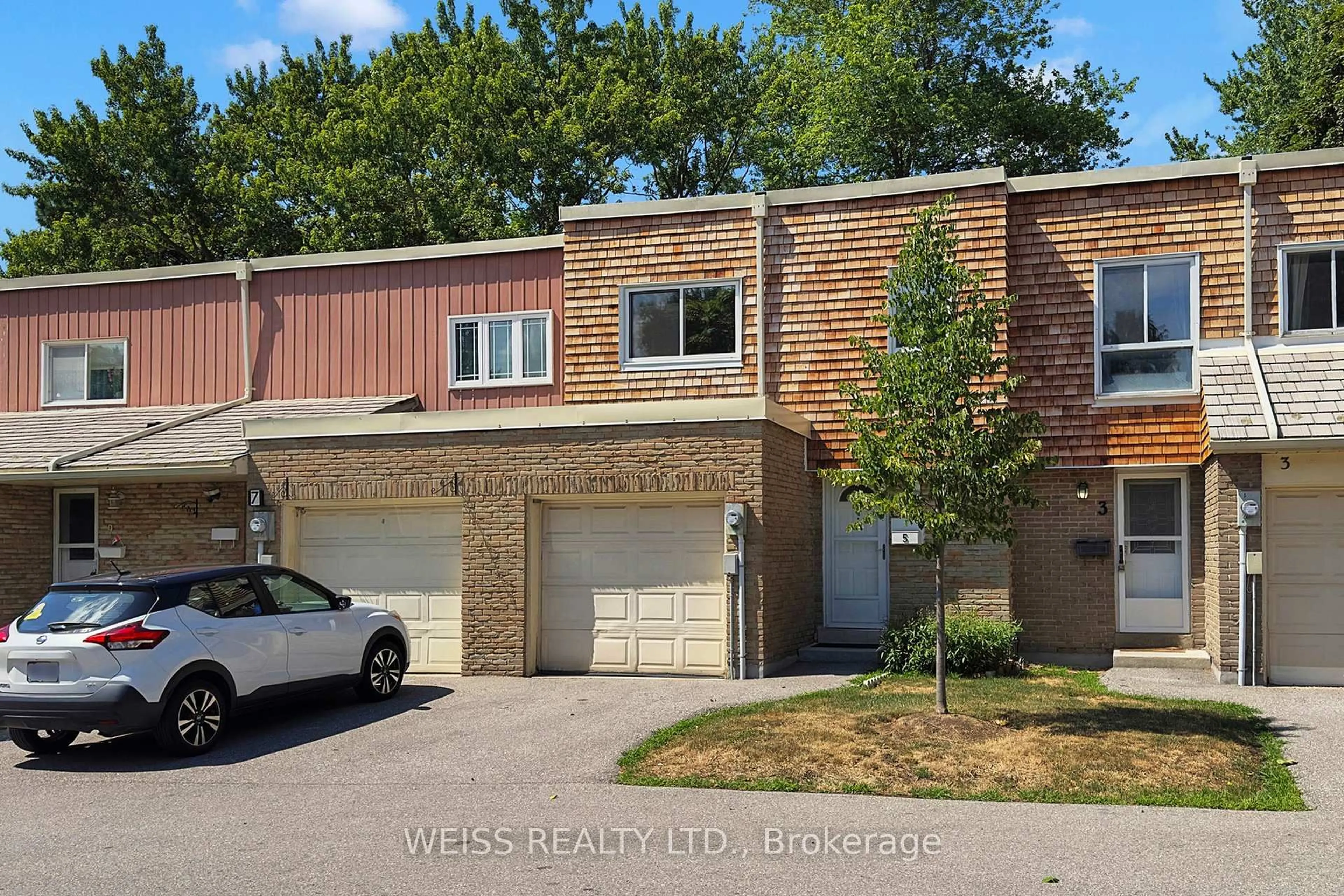 Home with brick exterior material, street for 5 Thorny Vineway #39, Toronto Ontario M2J 4J1
