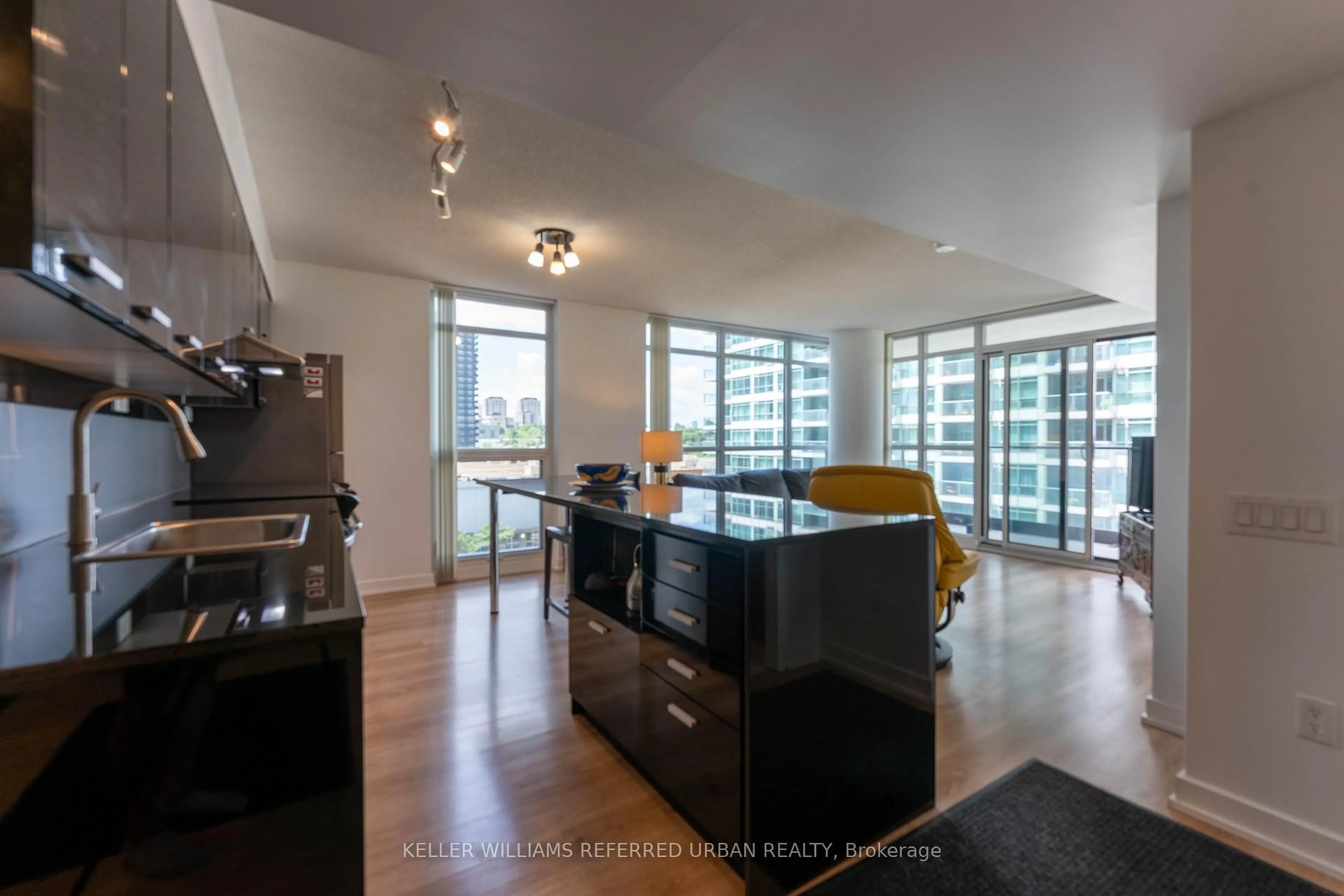 Open concept kitchen, unknown for 19 Singer Crt #717, Toronto Ontario M2K 0B2