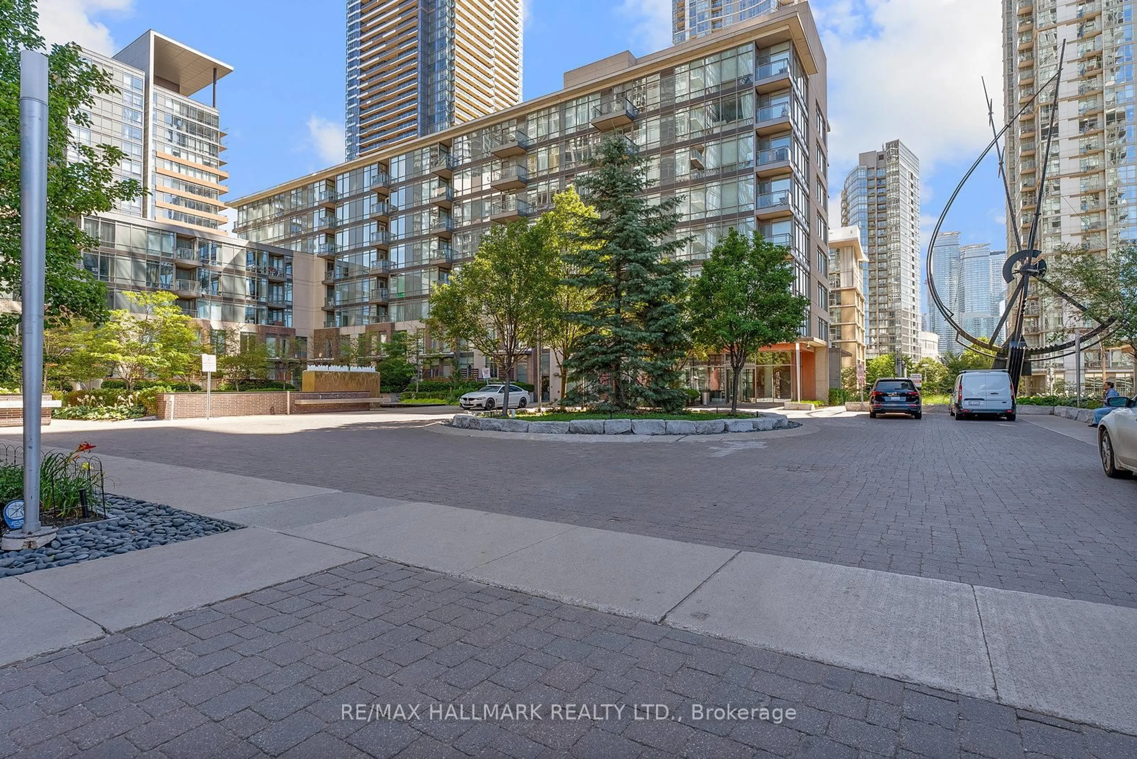 A pic from outside/outdoor area/front of a property/back of a property/a pic from drone, city buildings view from balcony for 11 Brunel Crt #3706, Toronto Ontario M5V 3Y3