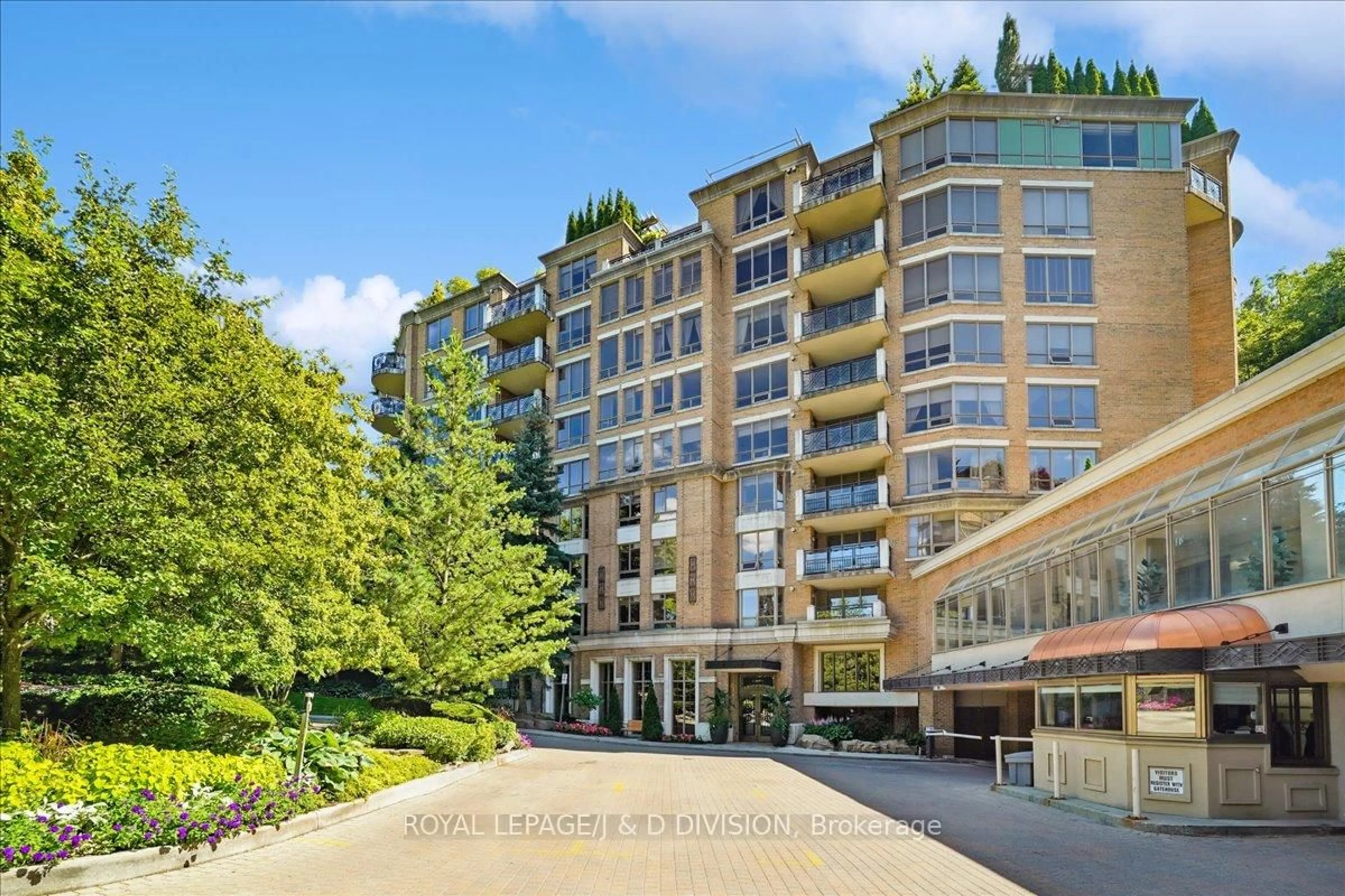 A pic from outside/outdoor area/front of a property/back of a property/a pic from drone, building for 3600 Yonge St #935, Toronto Ontario M4N 3R8