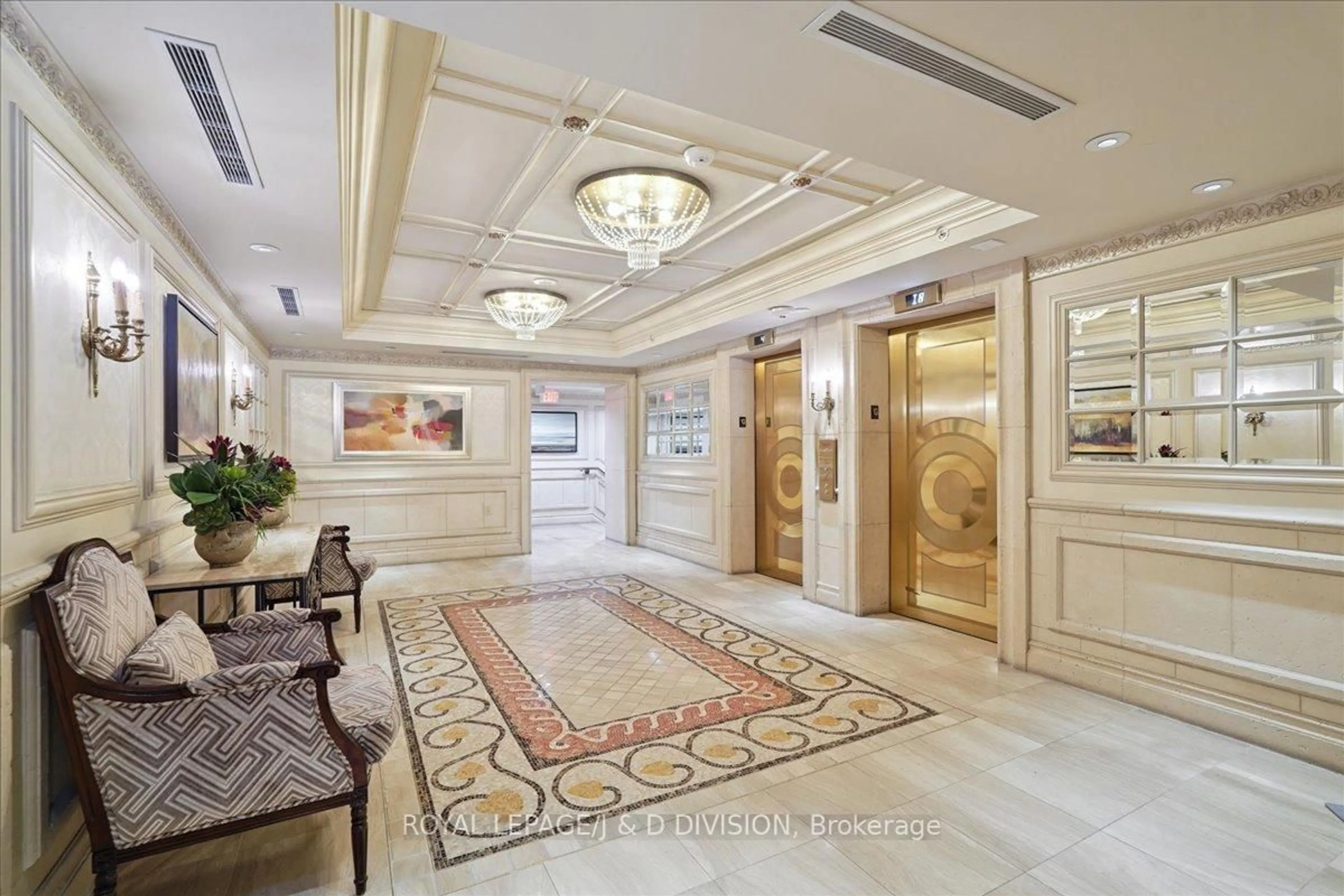 Indoor foyer for 3600 Yonge St #935, Toronto Ontario M4N 3R8