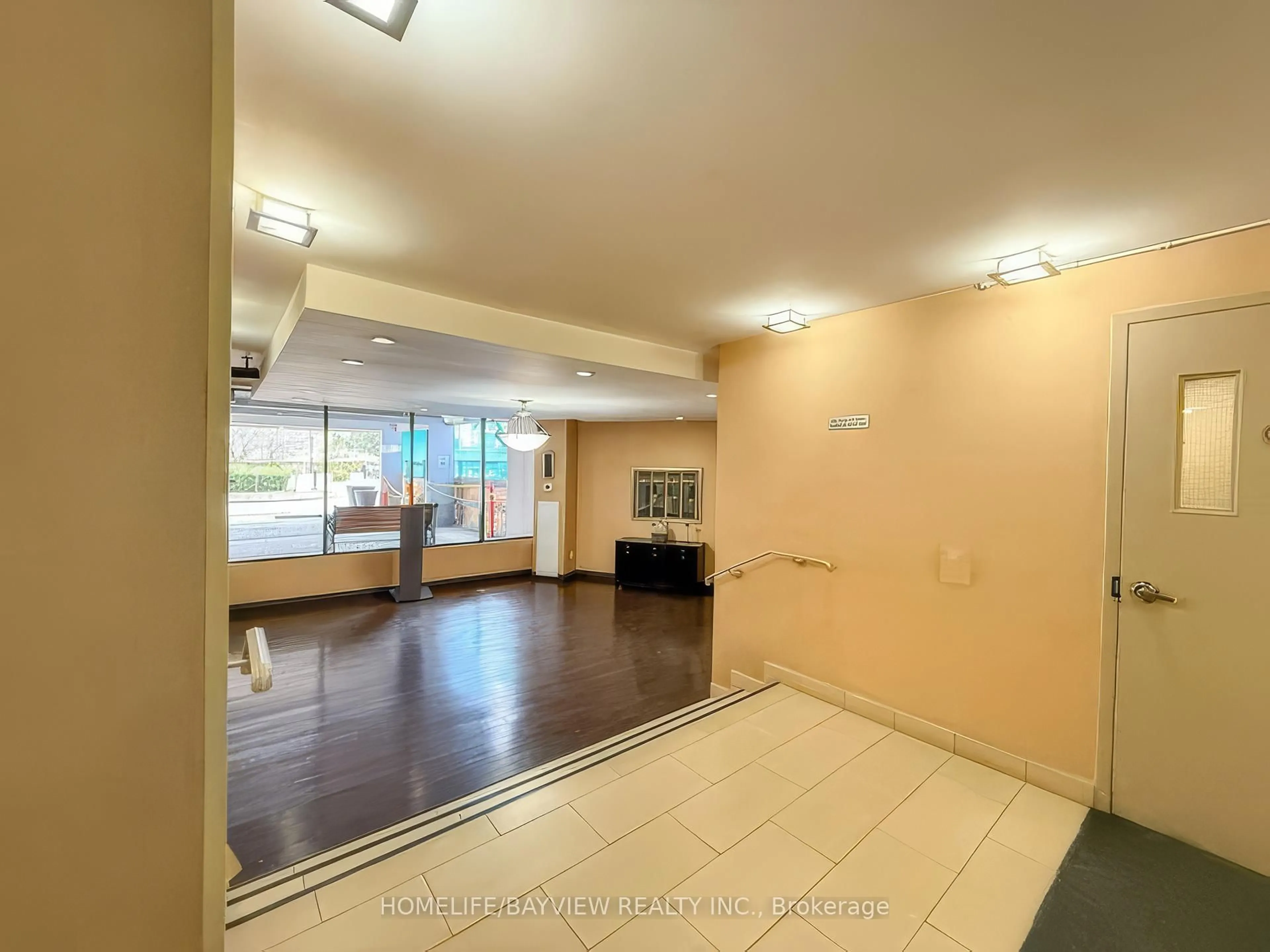 Indoor foyer for 20 EDGECLIFFE Gfwy #1408, Toronto Ontario M3C 3A4