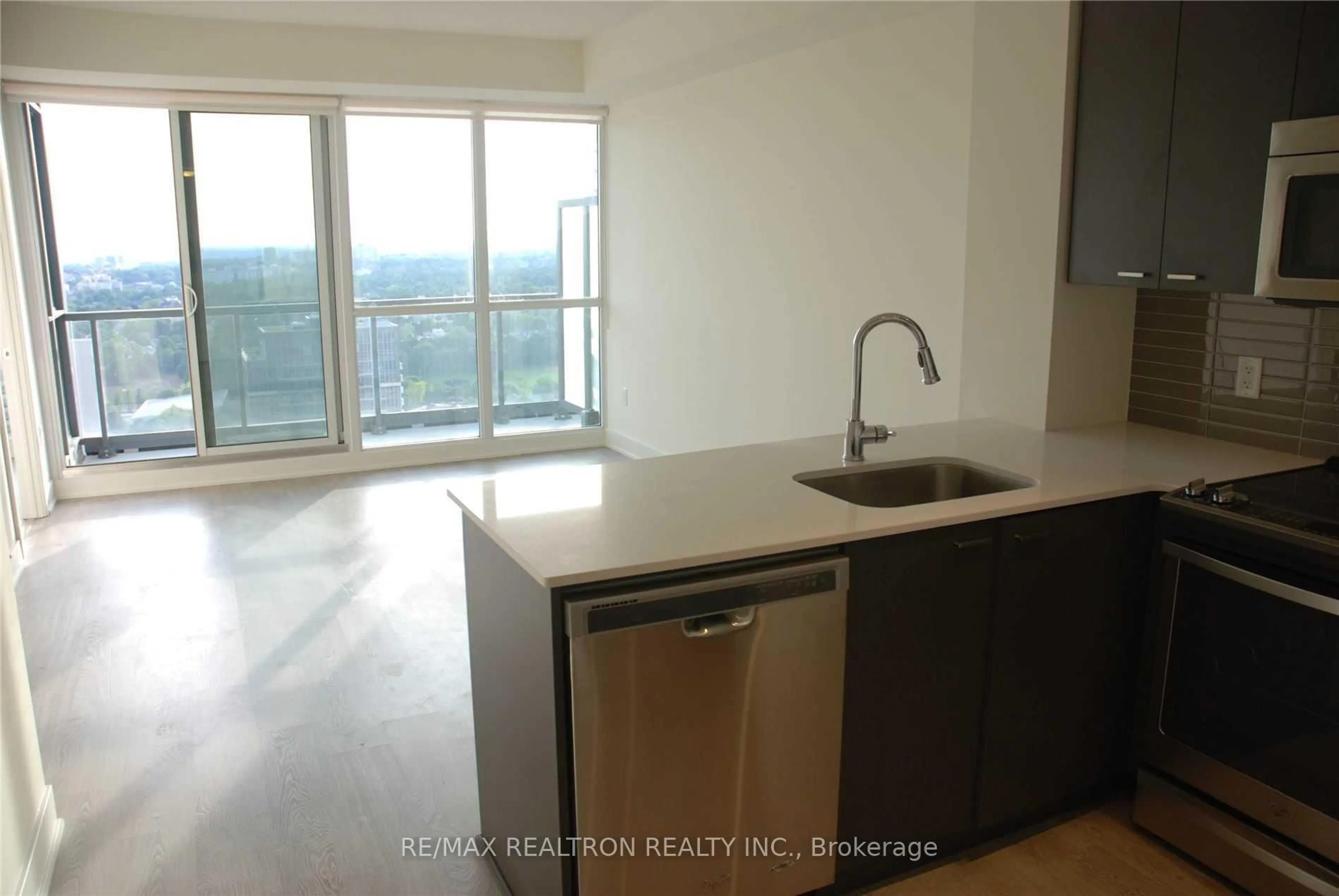 Standard kitchen, unknown for 30 Roehampton Ave #3003, Toronto Ontario M4P 0B9