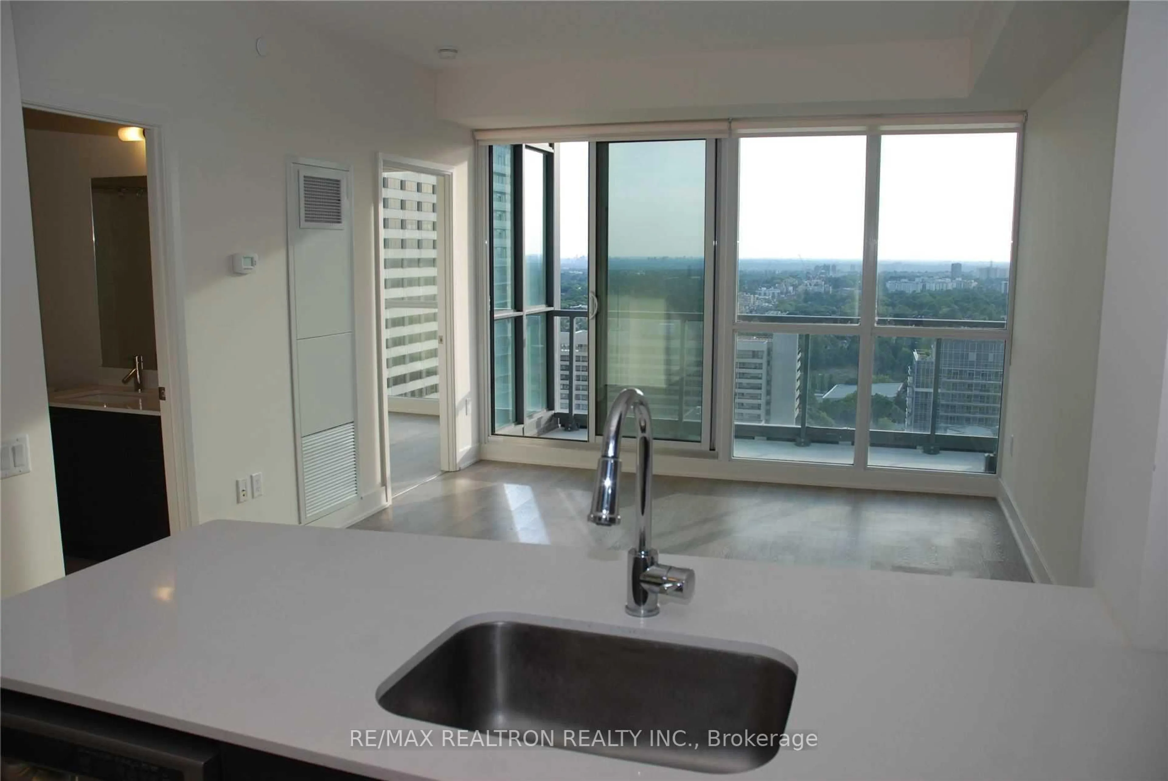 Unknown for 30 Roehampton Ave #3003, Toronto Ontario M4P 0B9