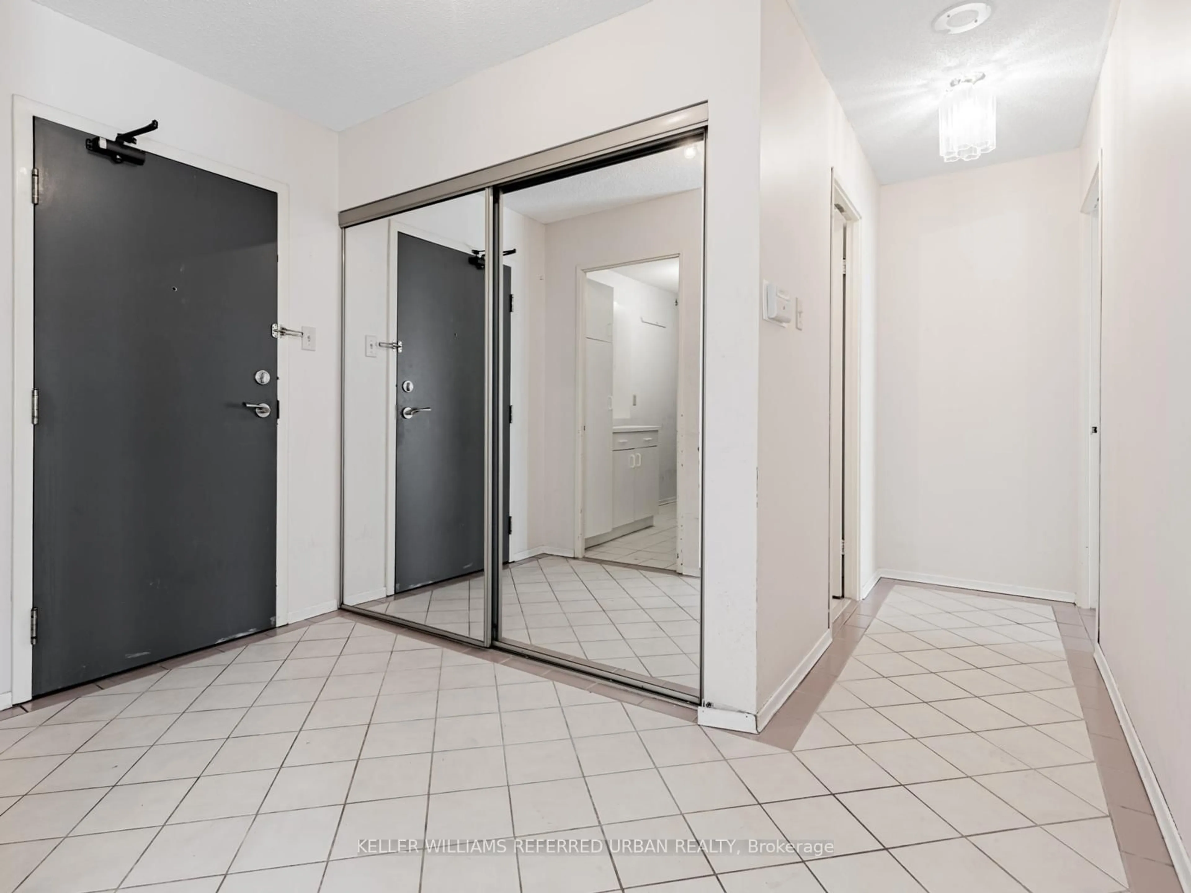Indoor foyer for 5460 Yonge St #506, Toronto Ontario M2N 6K7