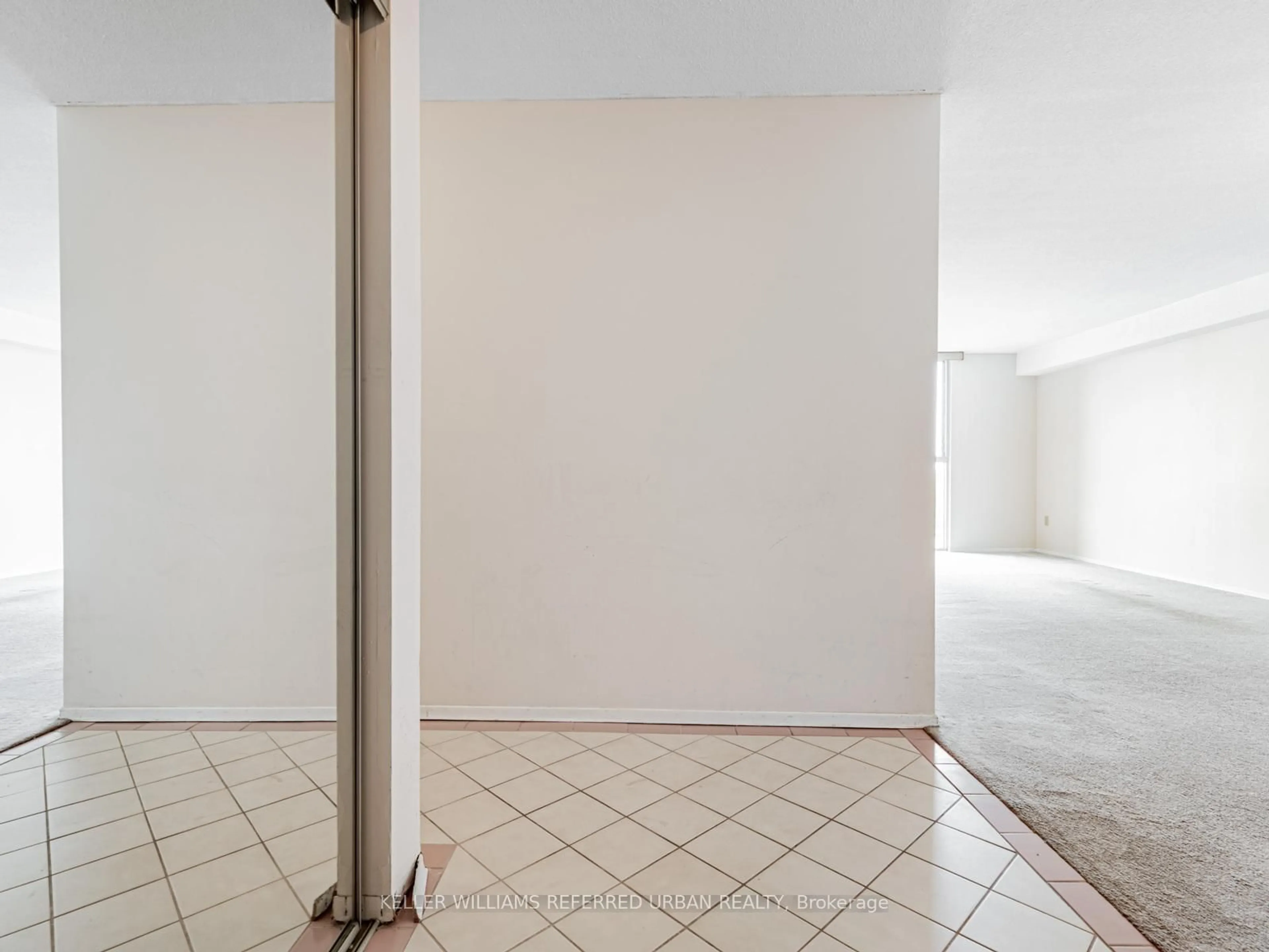 Indoor foyer for 5460 Yonge St #506, Toronto Ontario M2N 6K7