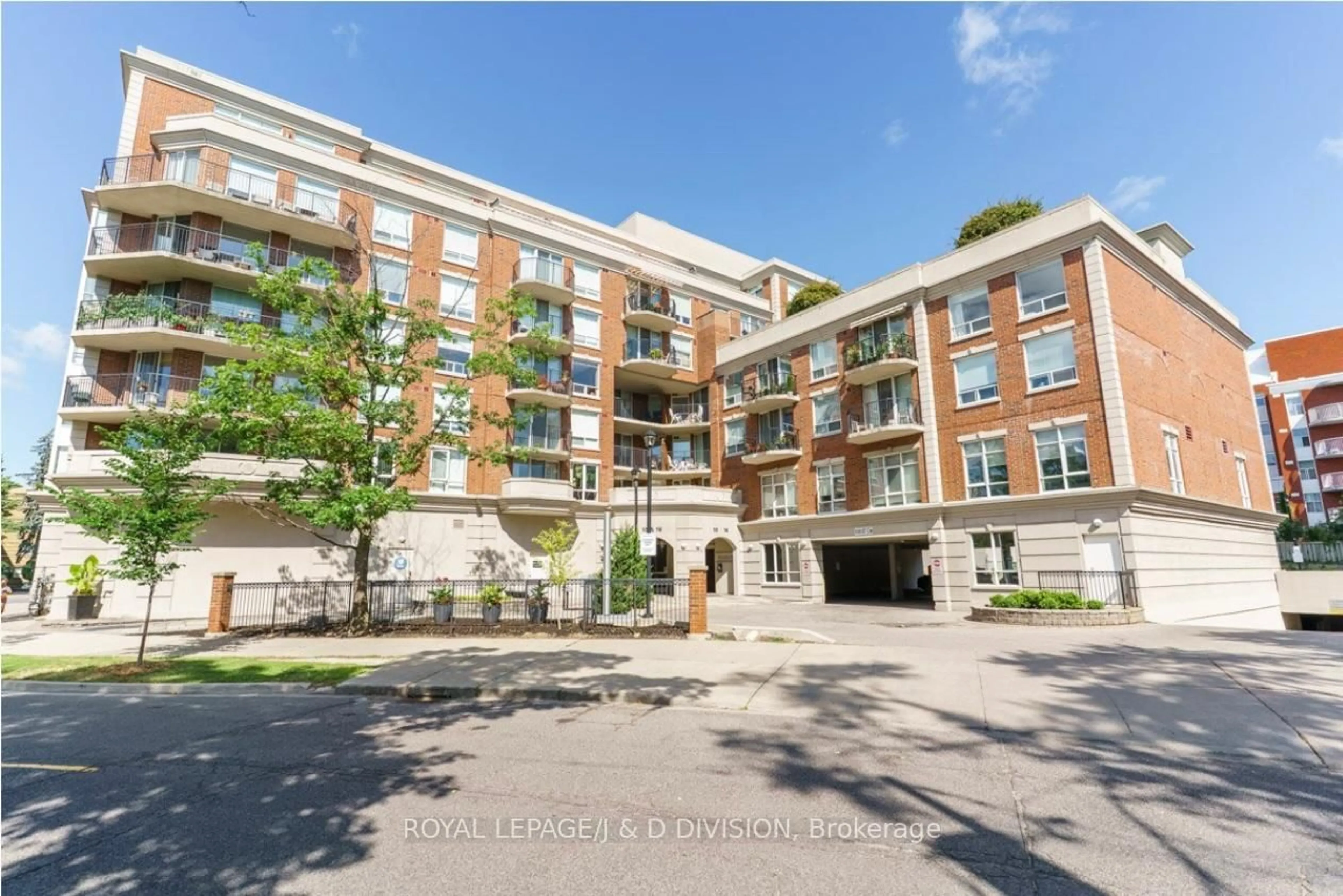 A pic from outside/outdoor area/front of a property/back of a property/a pic from drone, building for 18 Wanless Ave #404, Toronto Ontario M4N 3R9