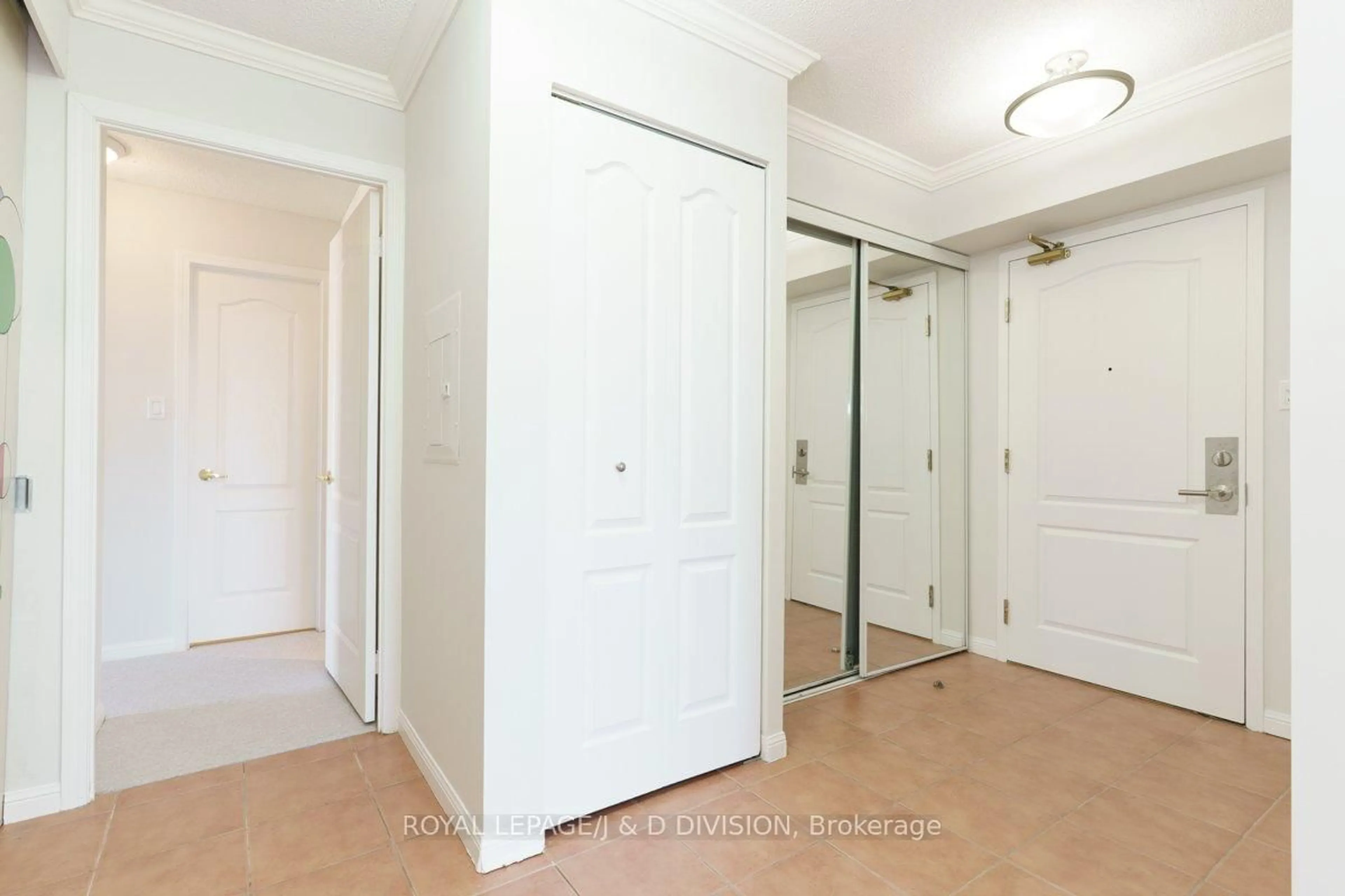 Unknown for 18 Wanless Ave #404, Toronto Ontario M4N 3R9