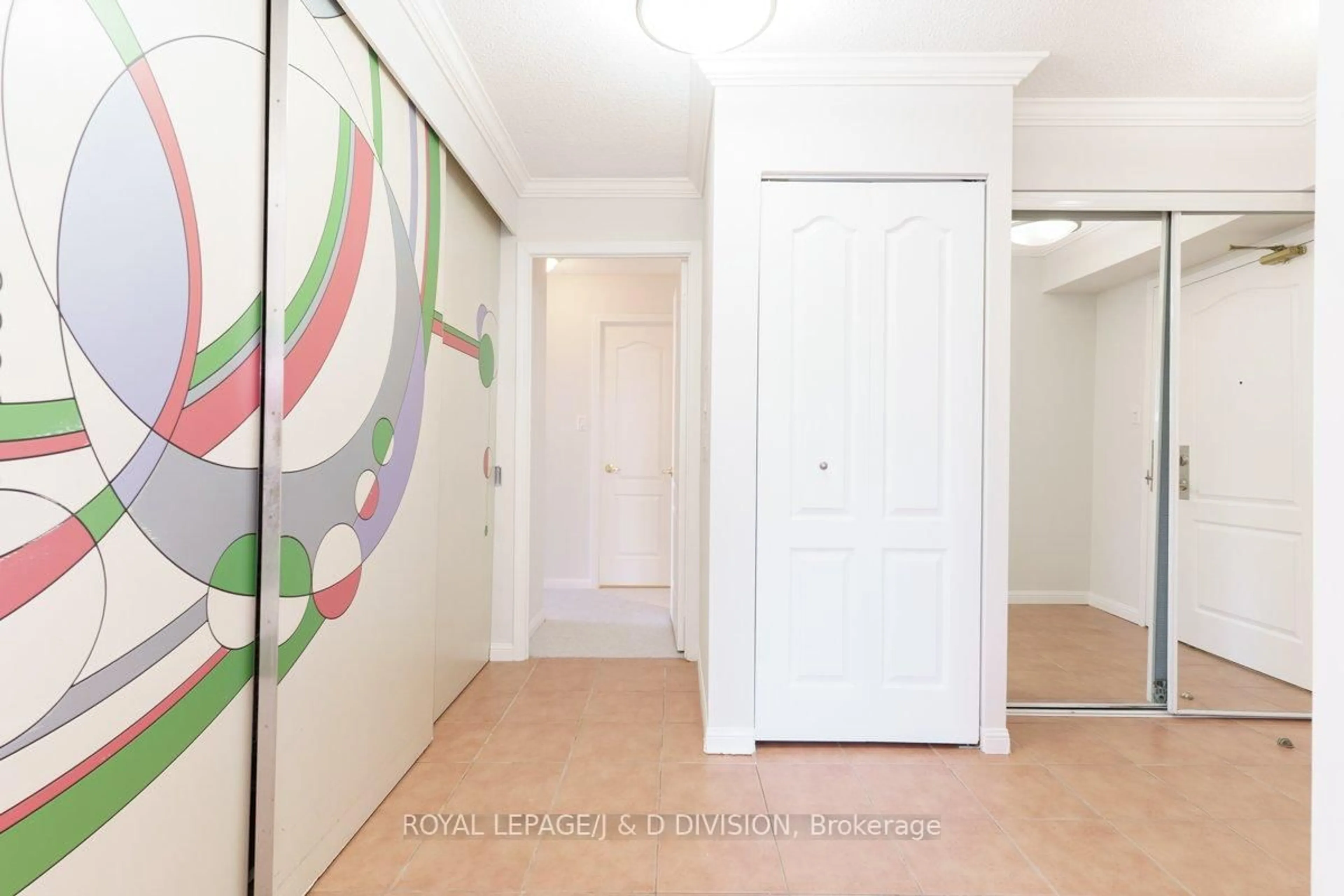 Indoor entryway for 18 Wanless Ave #404, Toronto Ontario M4N 3R9