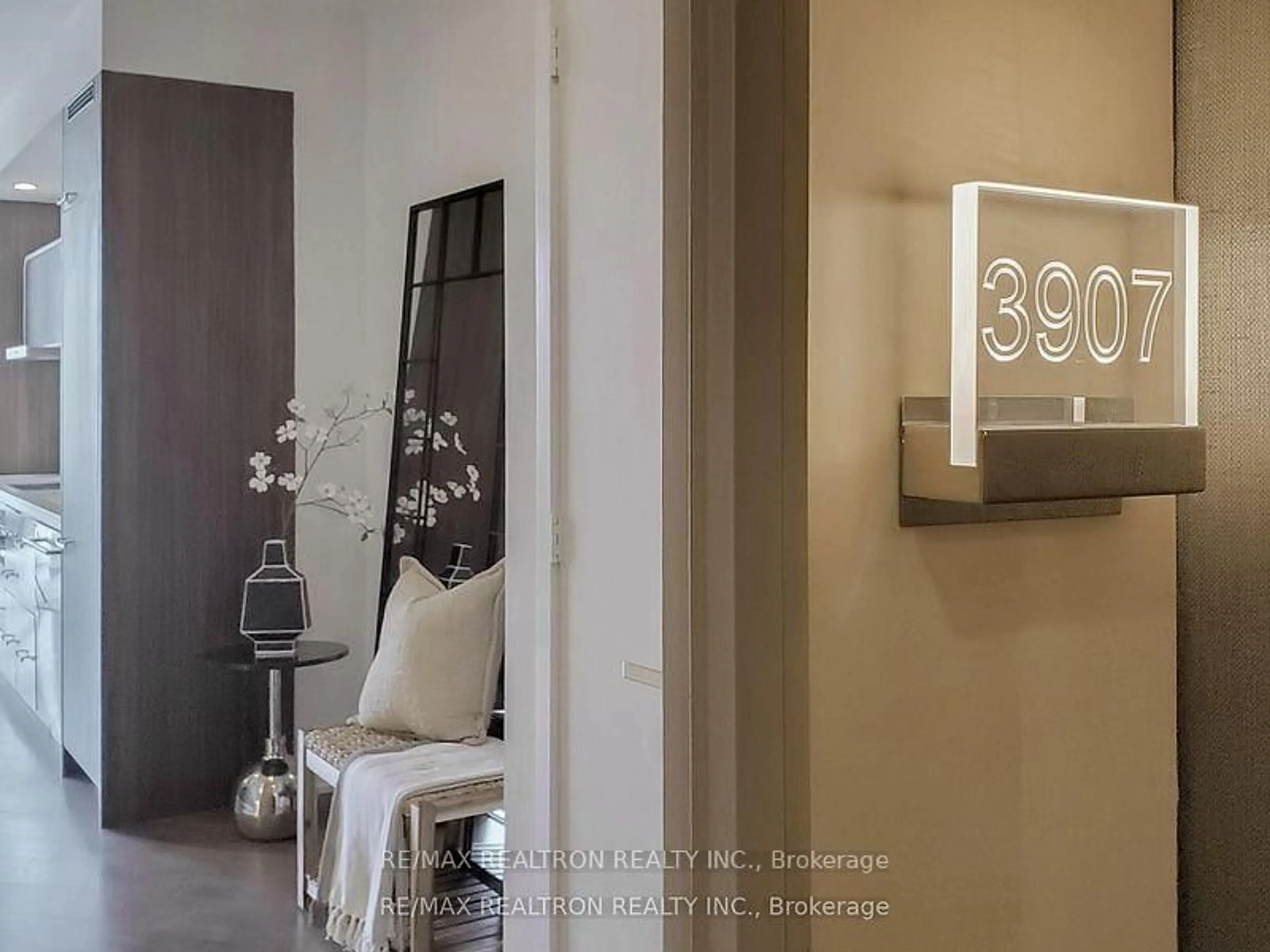 Indoor entryway for 45 Charles St #3907, Toronto Ontario M4Y 1S2