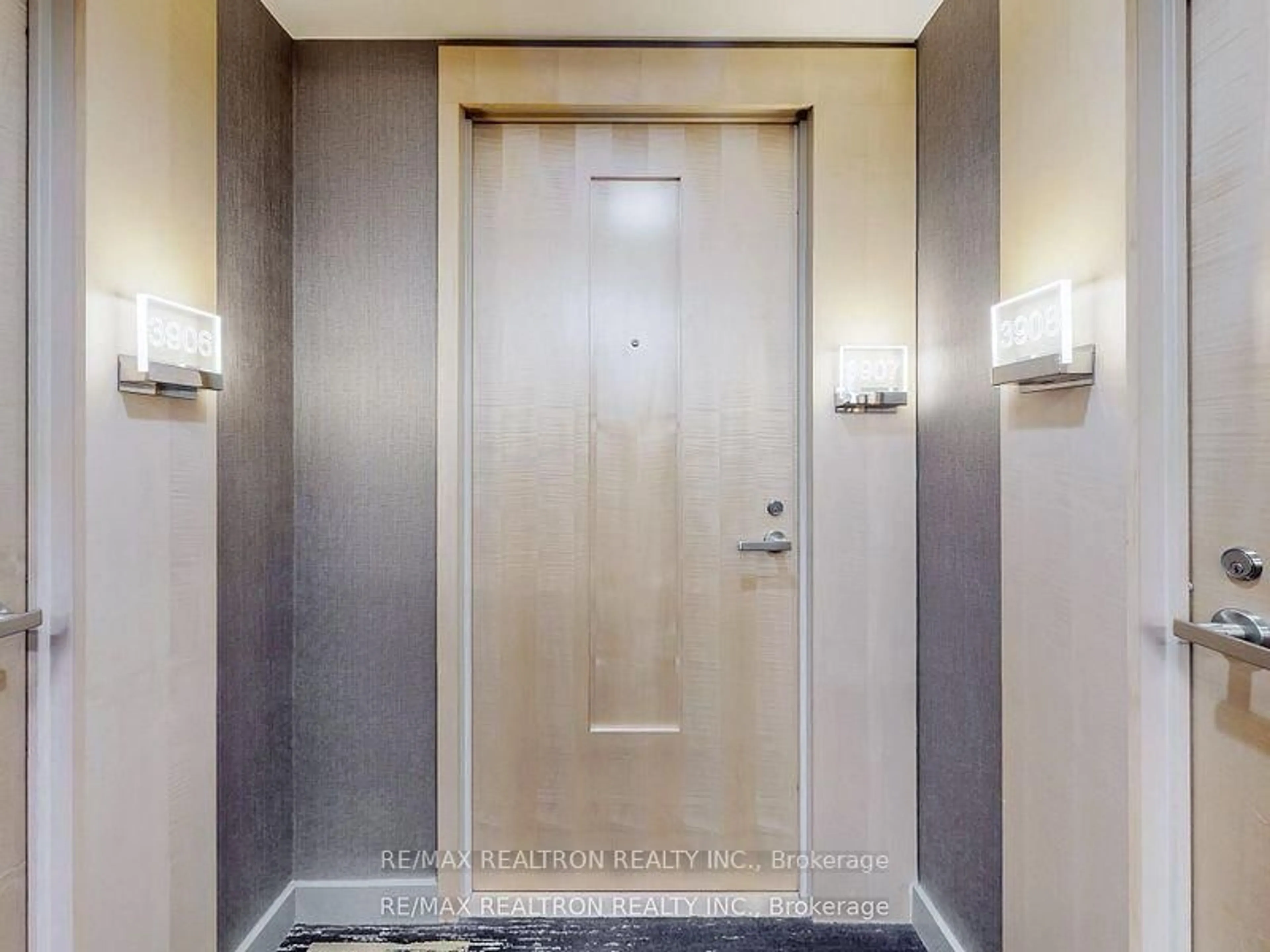 Indoor foyer for 45 Charles St #3907, Toronto Ontario M4Y 1S2