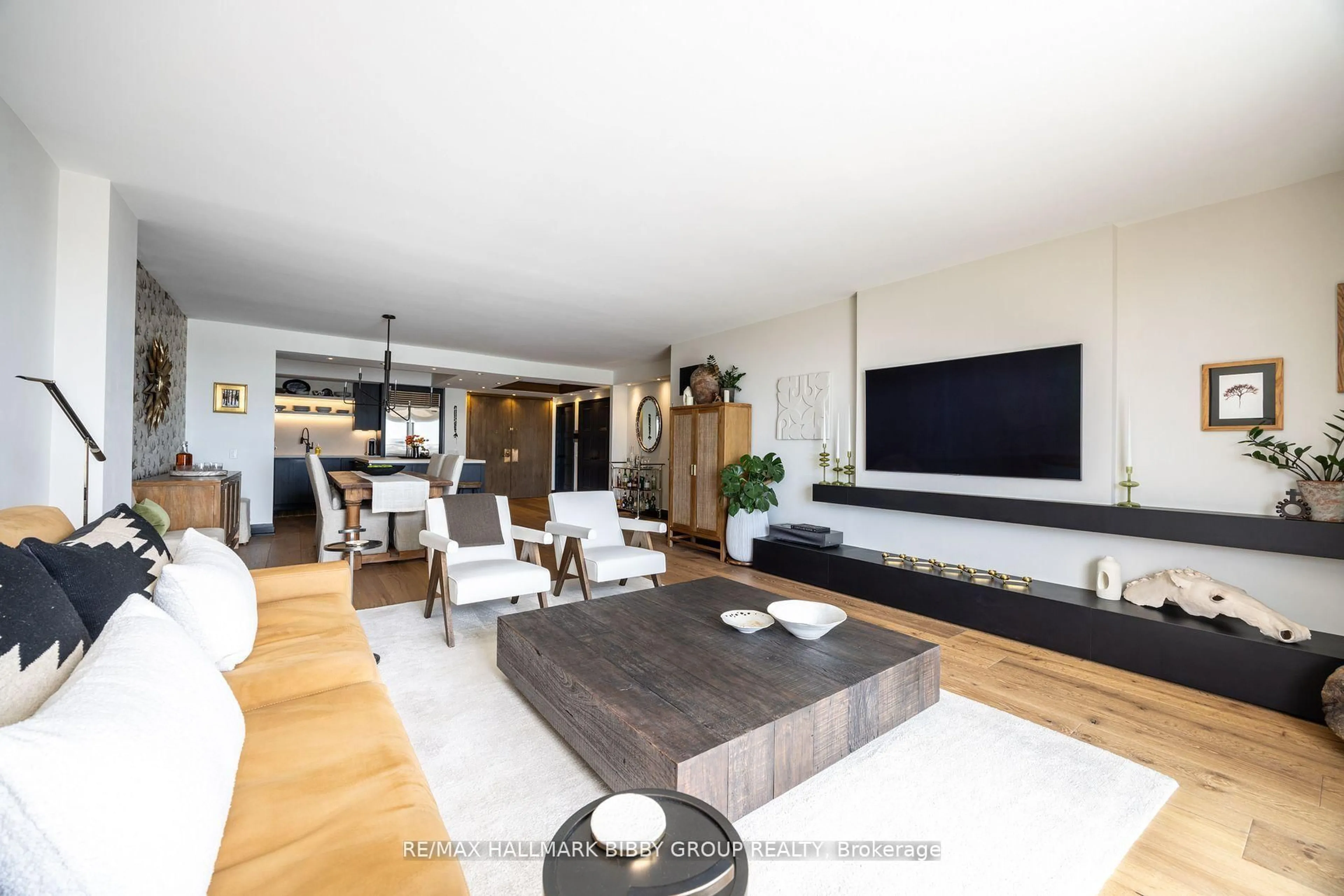 Living room with furniture, unknown for 460 Queens Quay #903E, Toronto Ontario M5V 2Y4