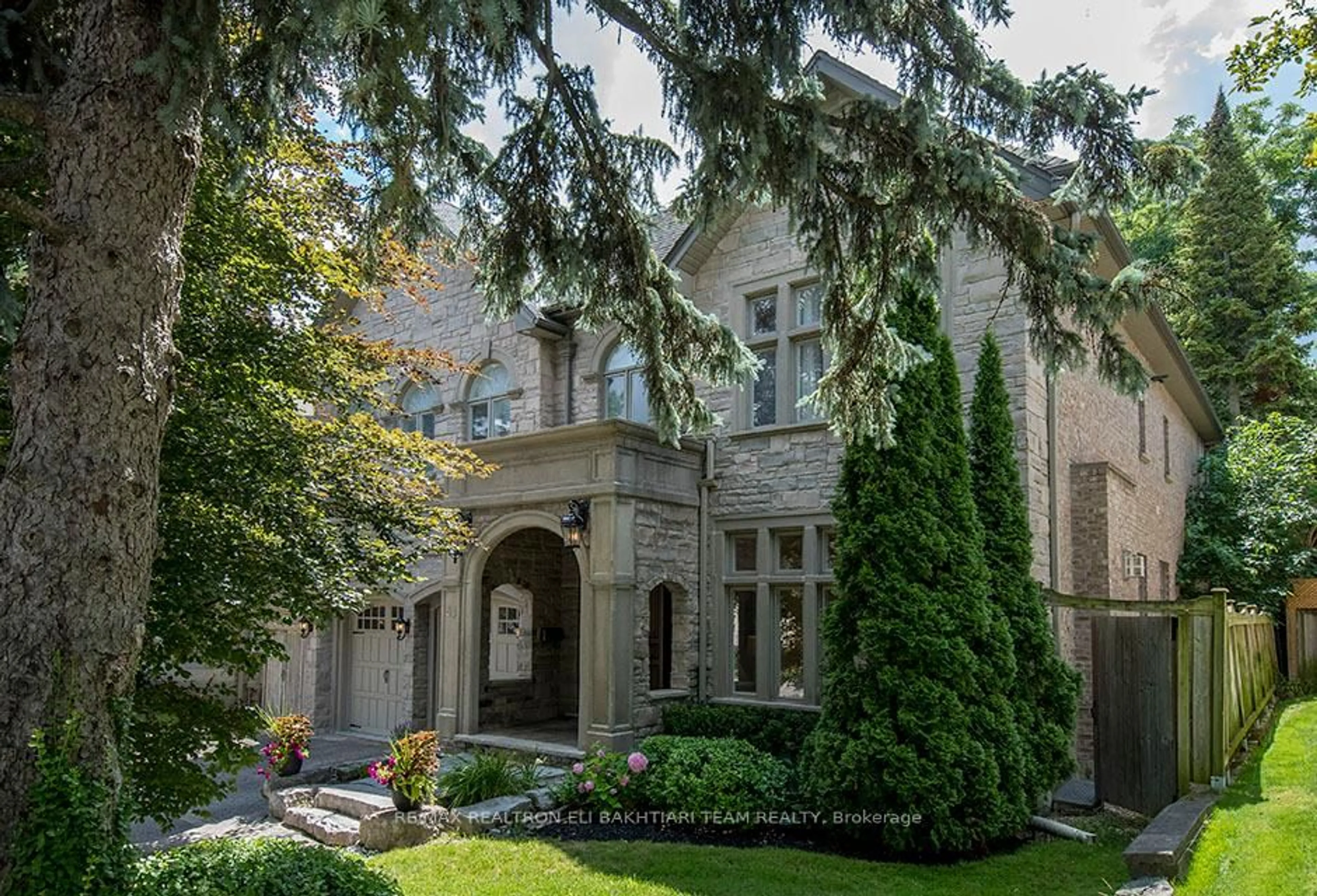Home with brick exterior material, street for 53 York Rd, Toronto Ontario M2L 1H7