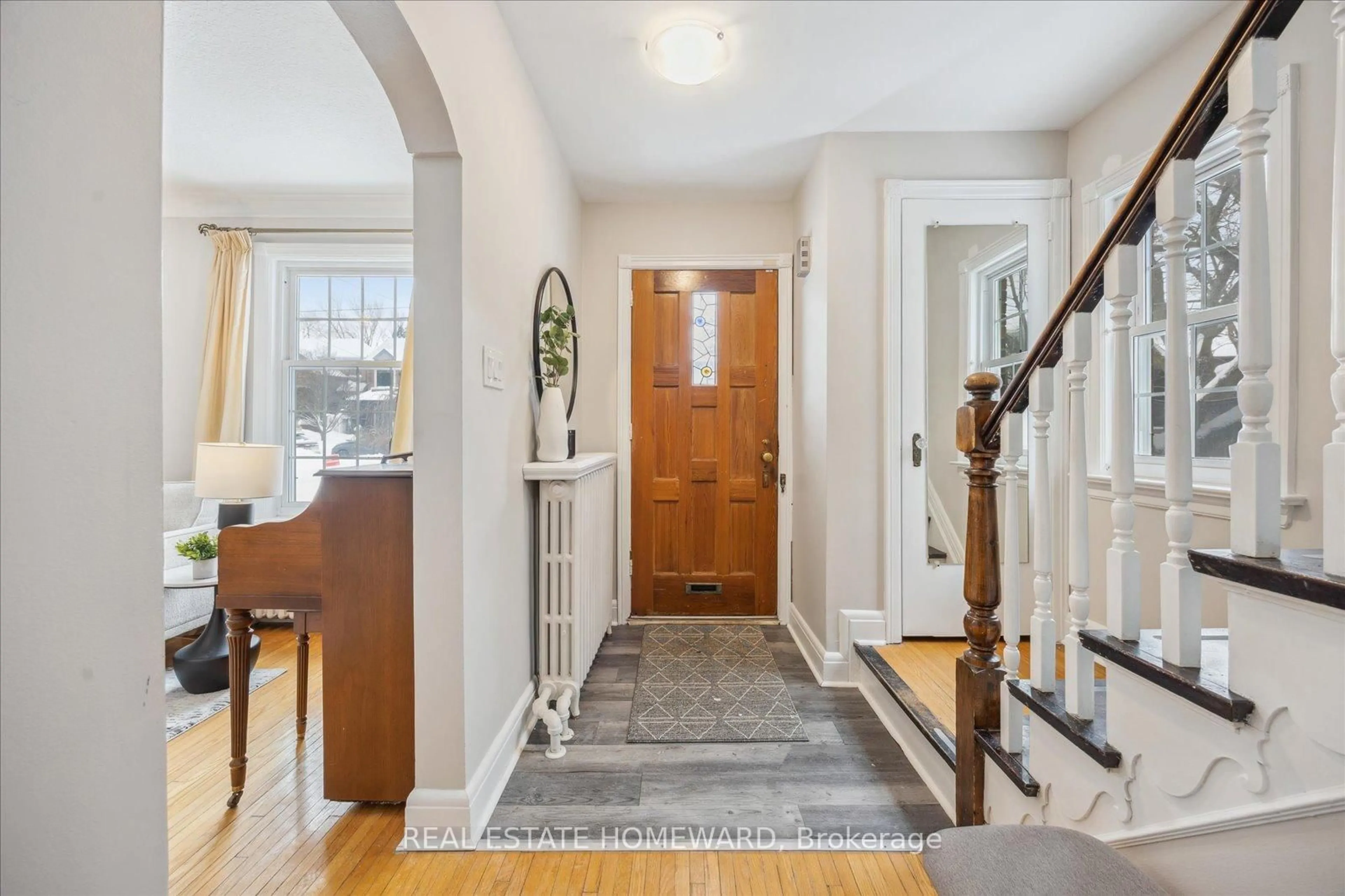 Indoor entryway for 51 Edgecombe Ave, Toronto Ontario M5N 2X4