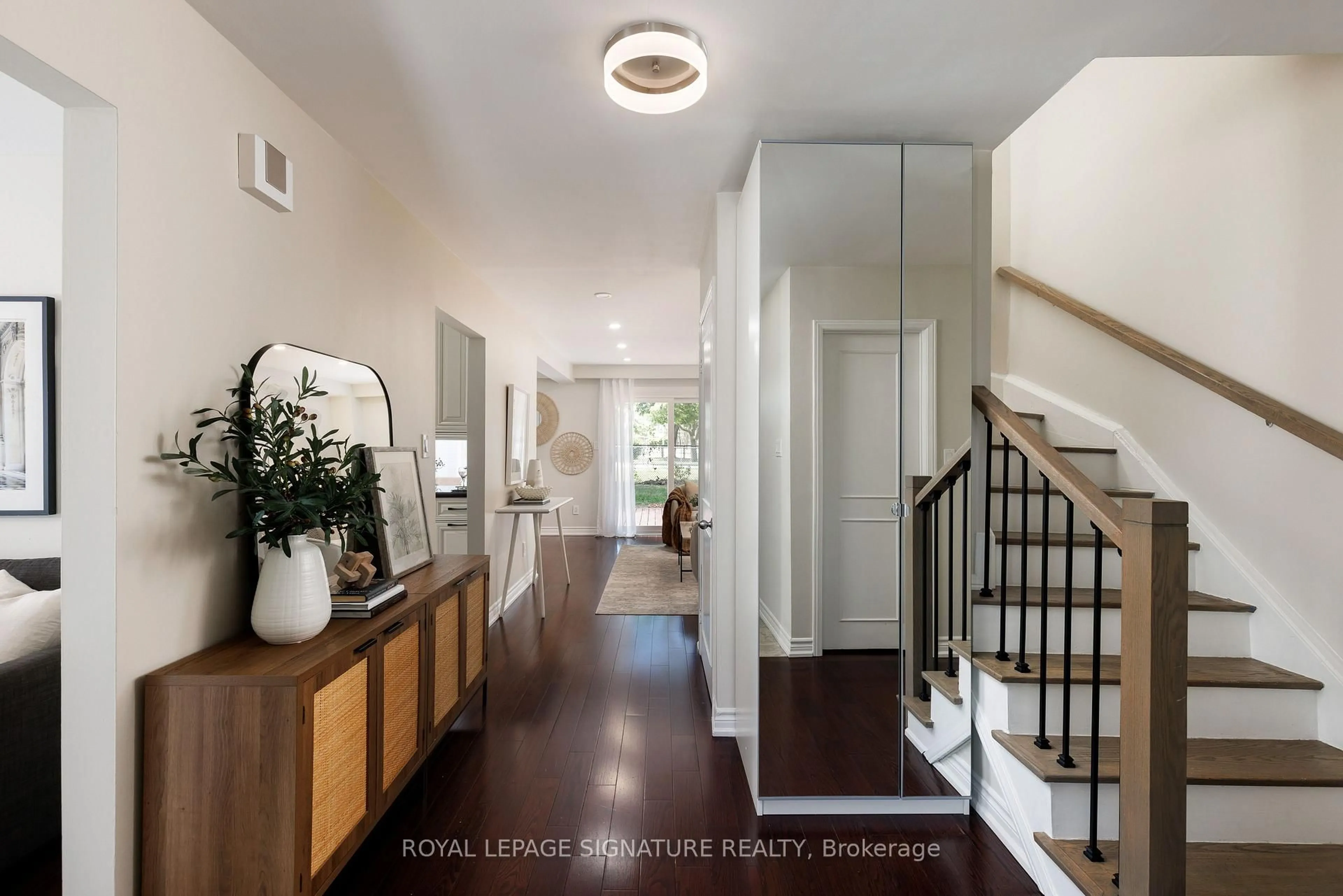 Indoor entryway for 344 Cherokee Blvd, Toronto Ontario M2H 2W7
