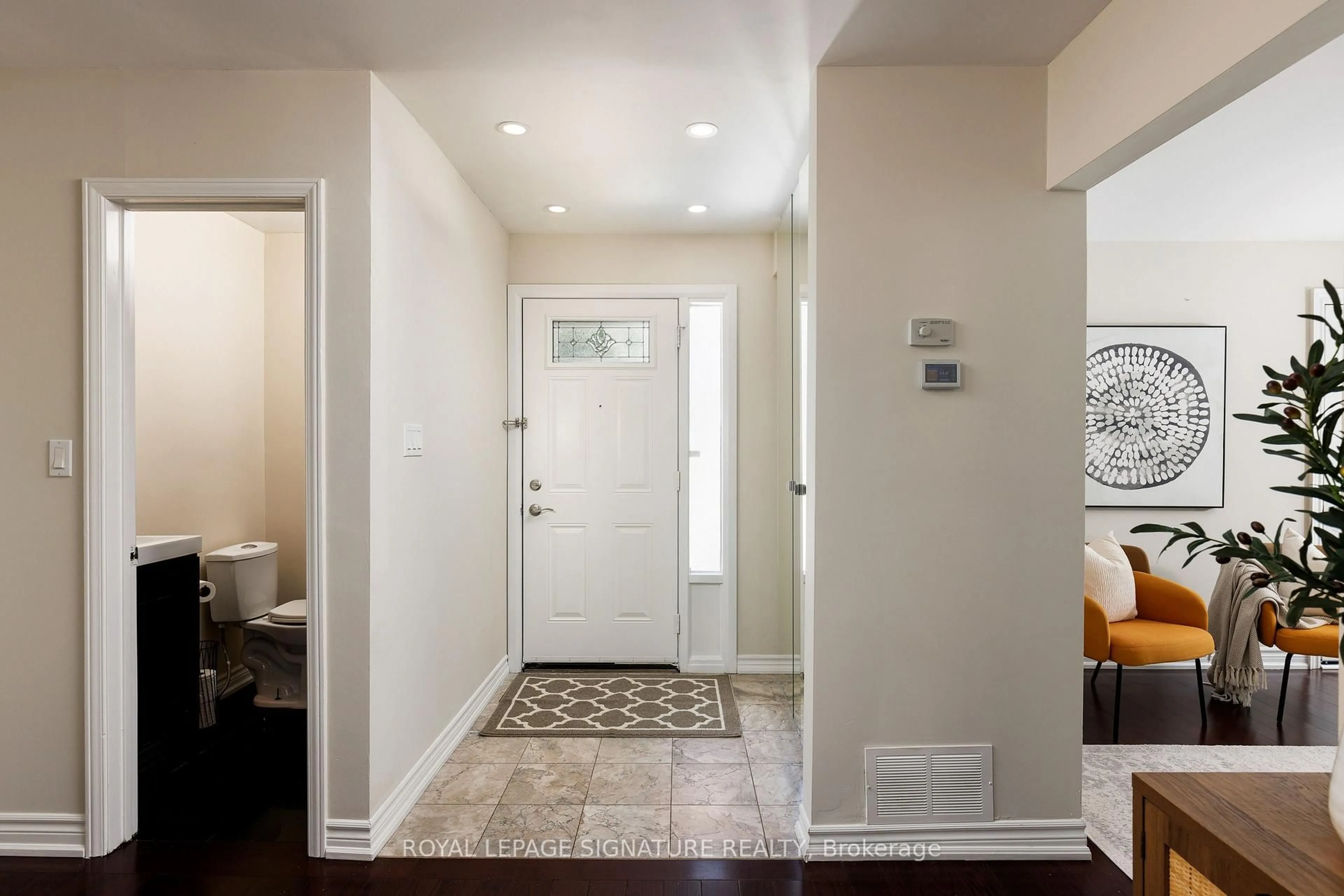 Indoor entryway for 344 Cherokee Blvd, Toronto Ontario M2H 2W7