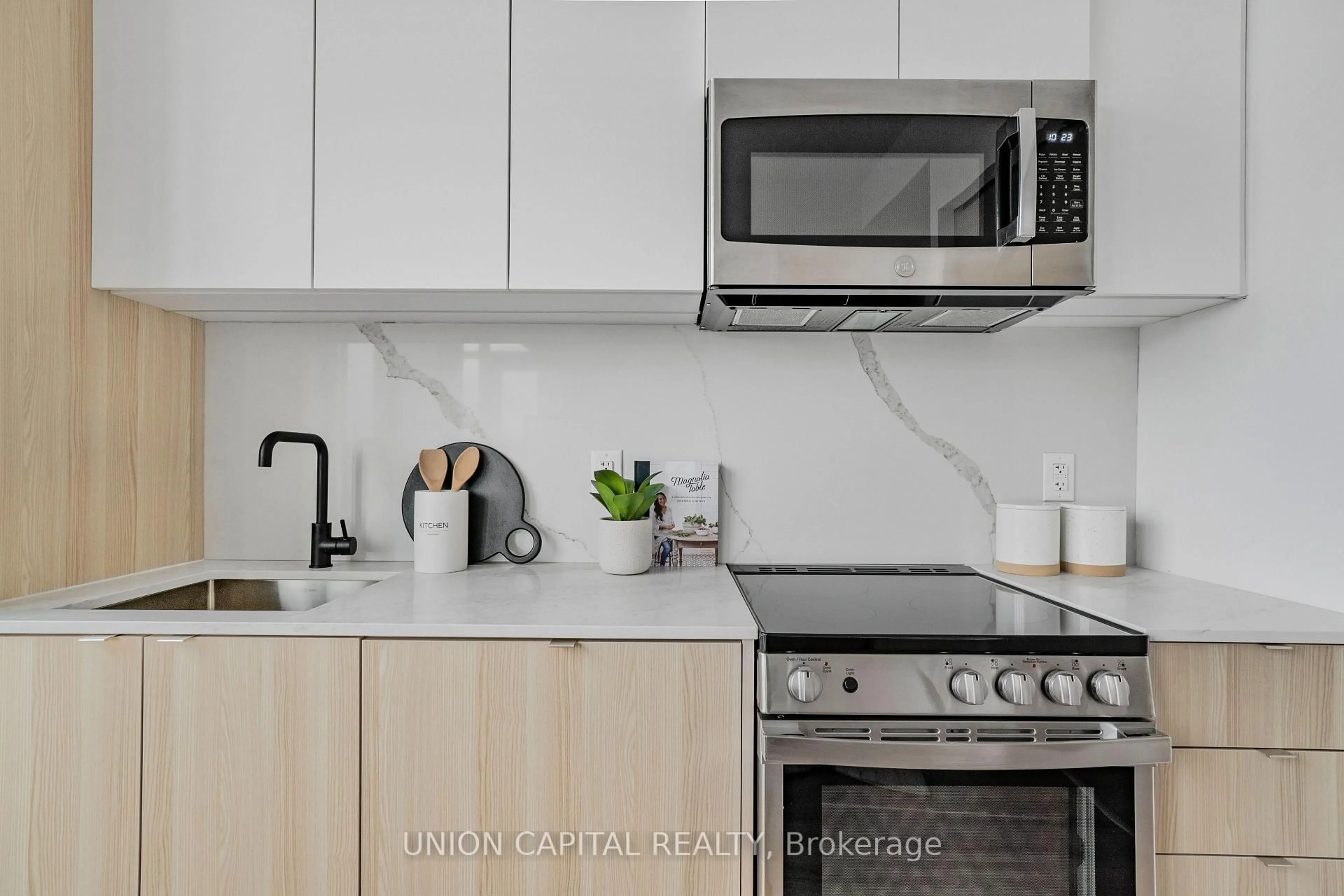 Standard kitchen, unknown for 500 Dupont St #306, Toronto Ontario M6G 0B8