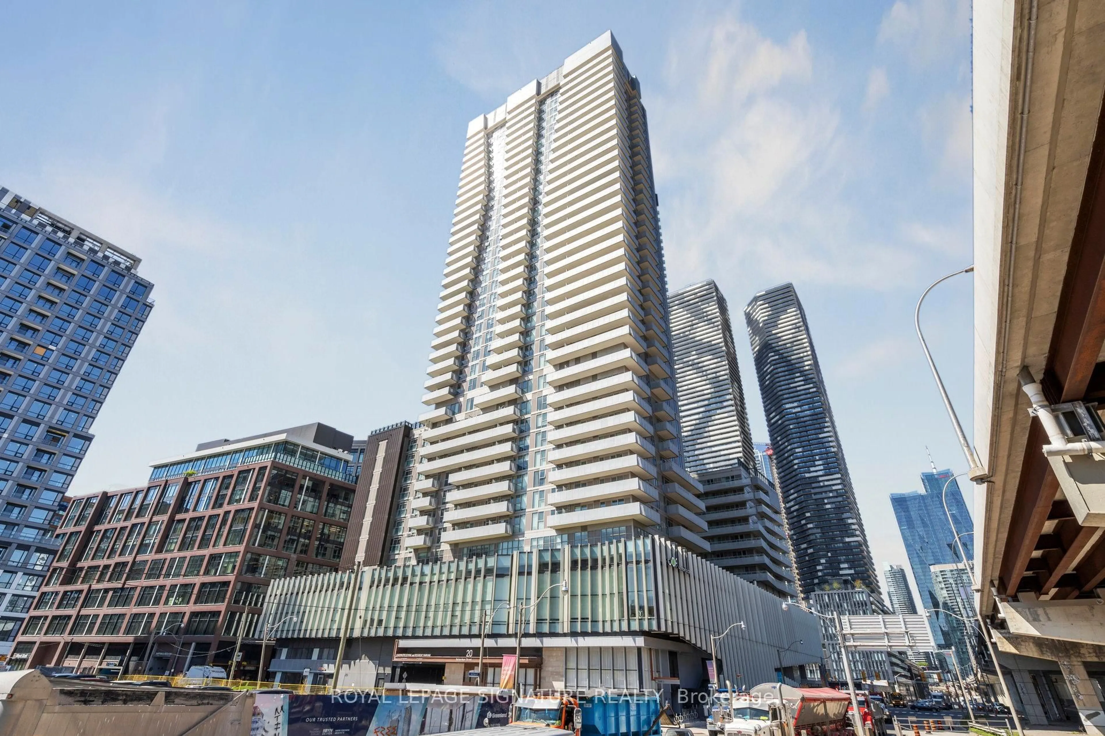 Indoor foyer for 20 Richardson St #2502, Toronto Ontario M5A 0S6