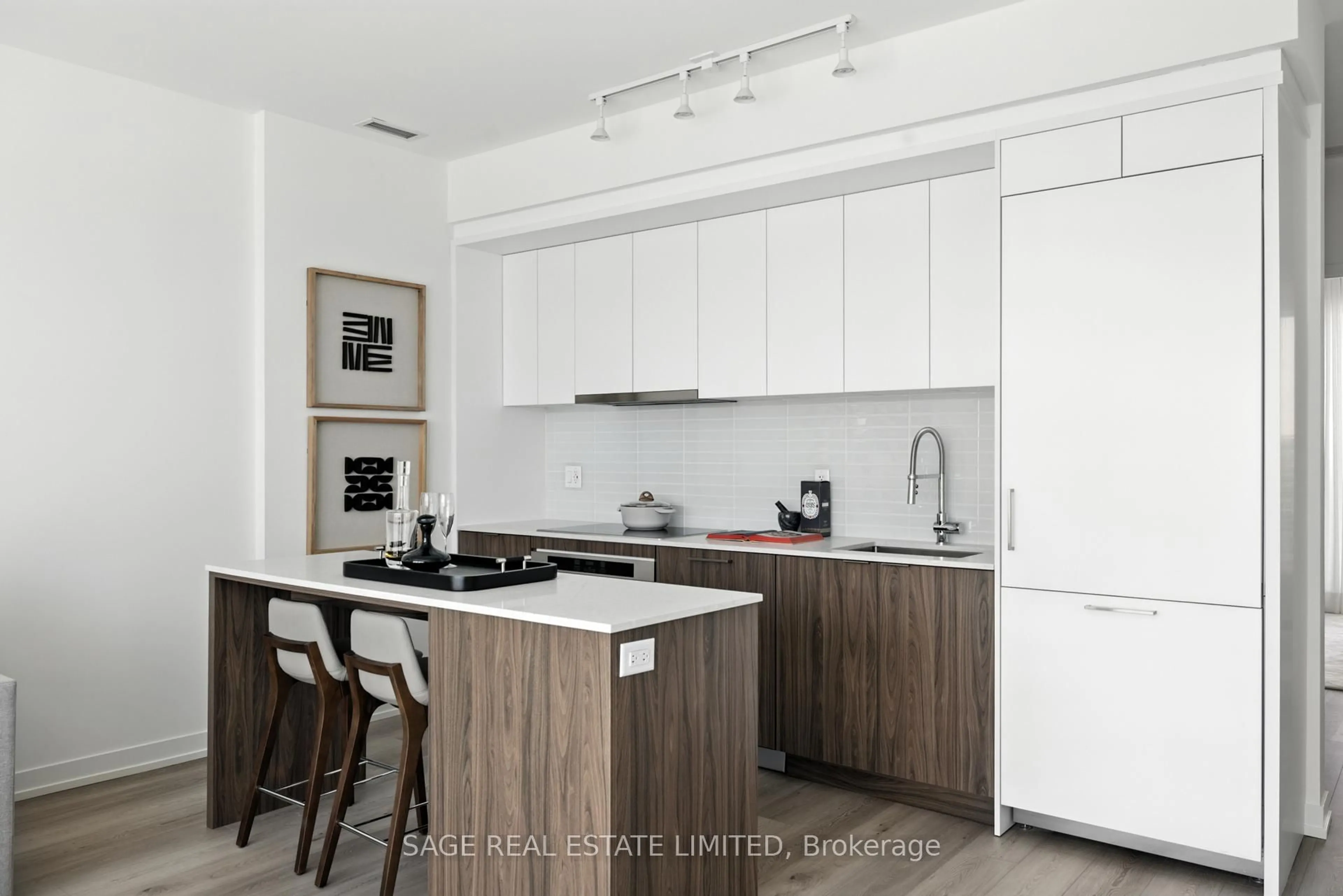 Unknown for 863 St Clair Ave #808, Toronto Ontario M6C 1C4