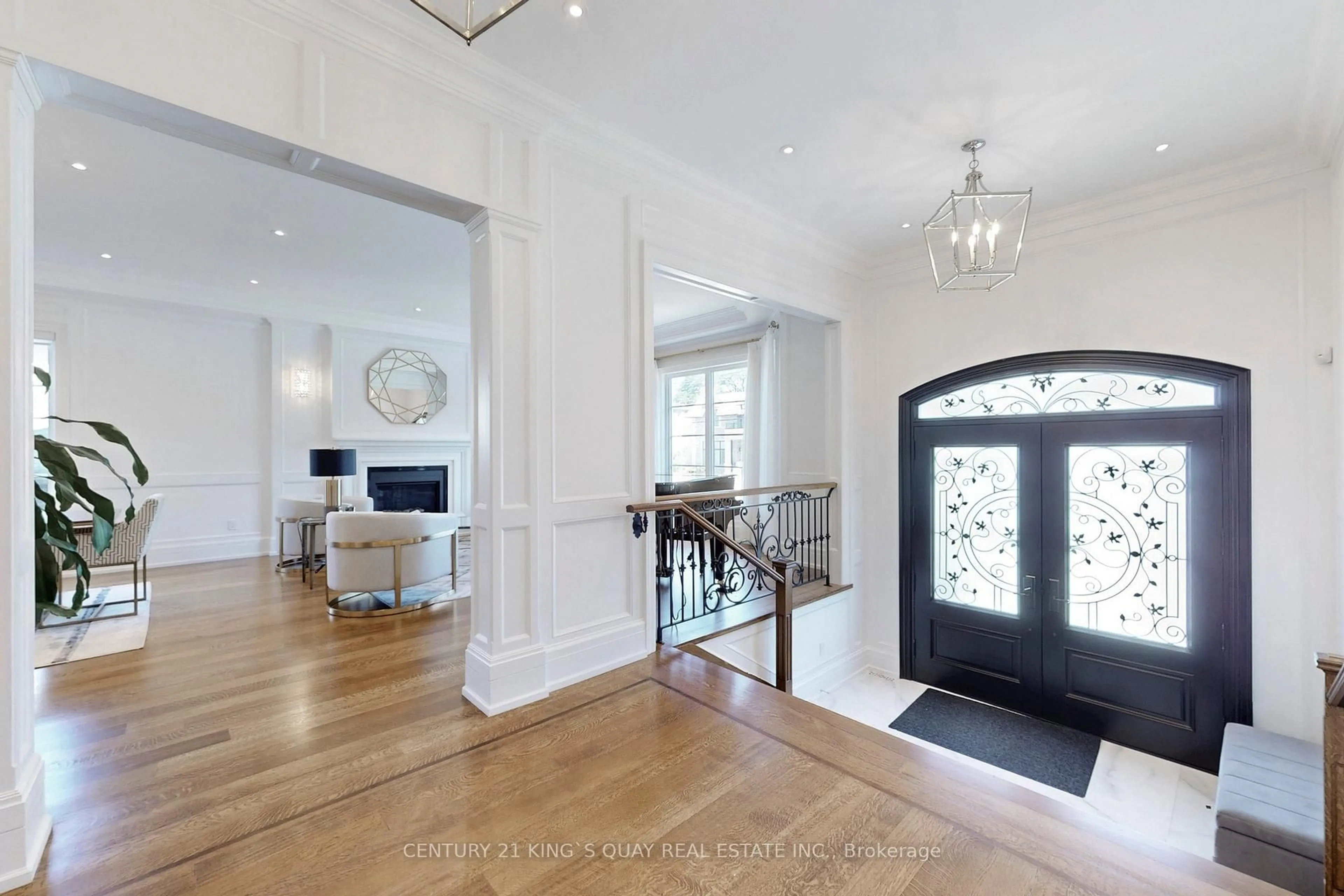 Indoor entryway for 33 Citation Dr, Toronto Ontario M2K 1S5