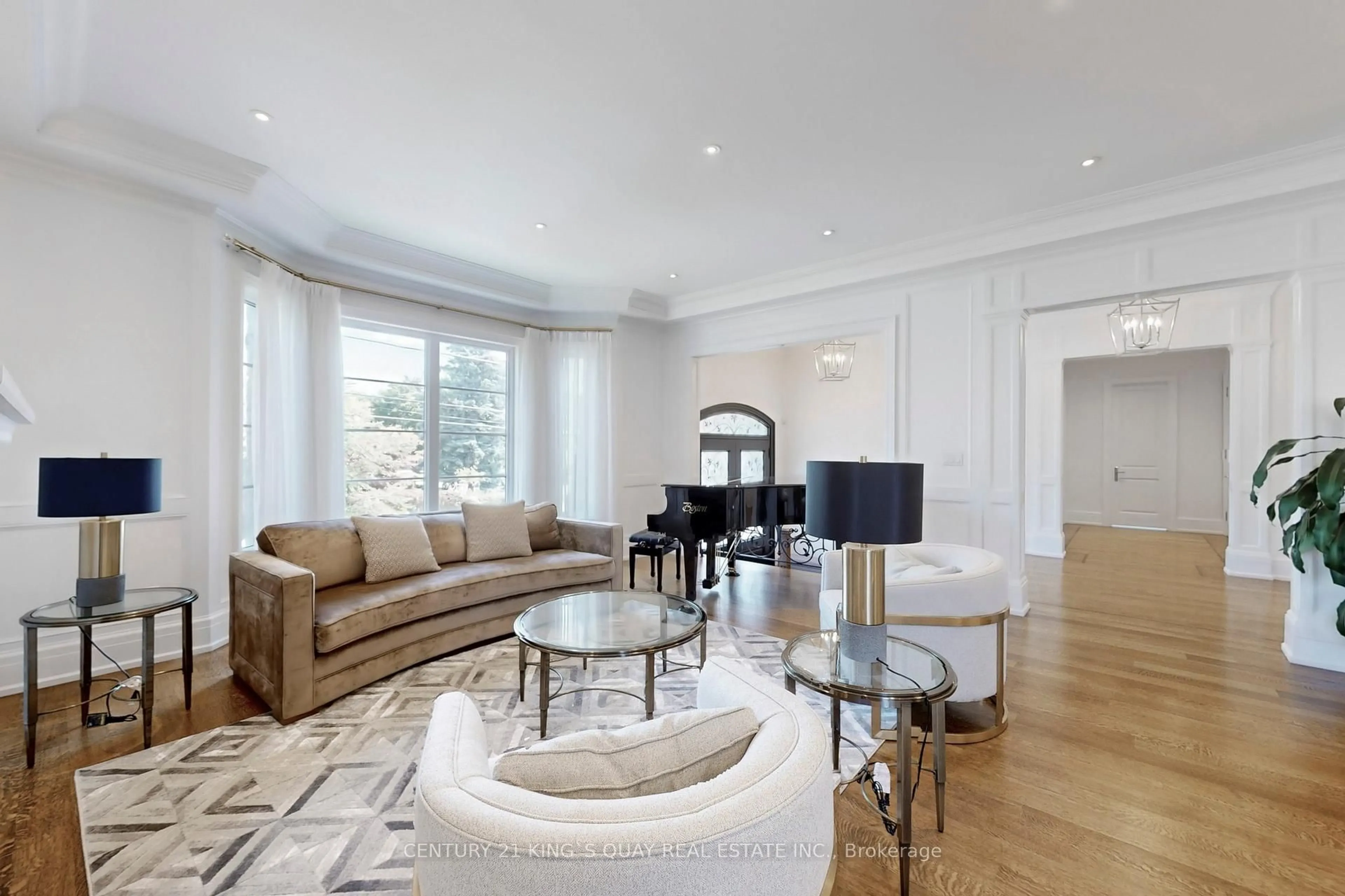 Living room with furniture, unknown for 33 Citation Dr, Toronto Ontario M2K 1S5