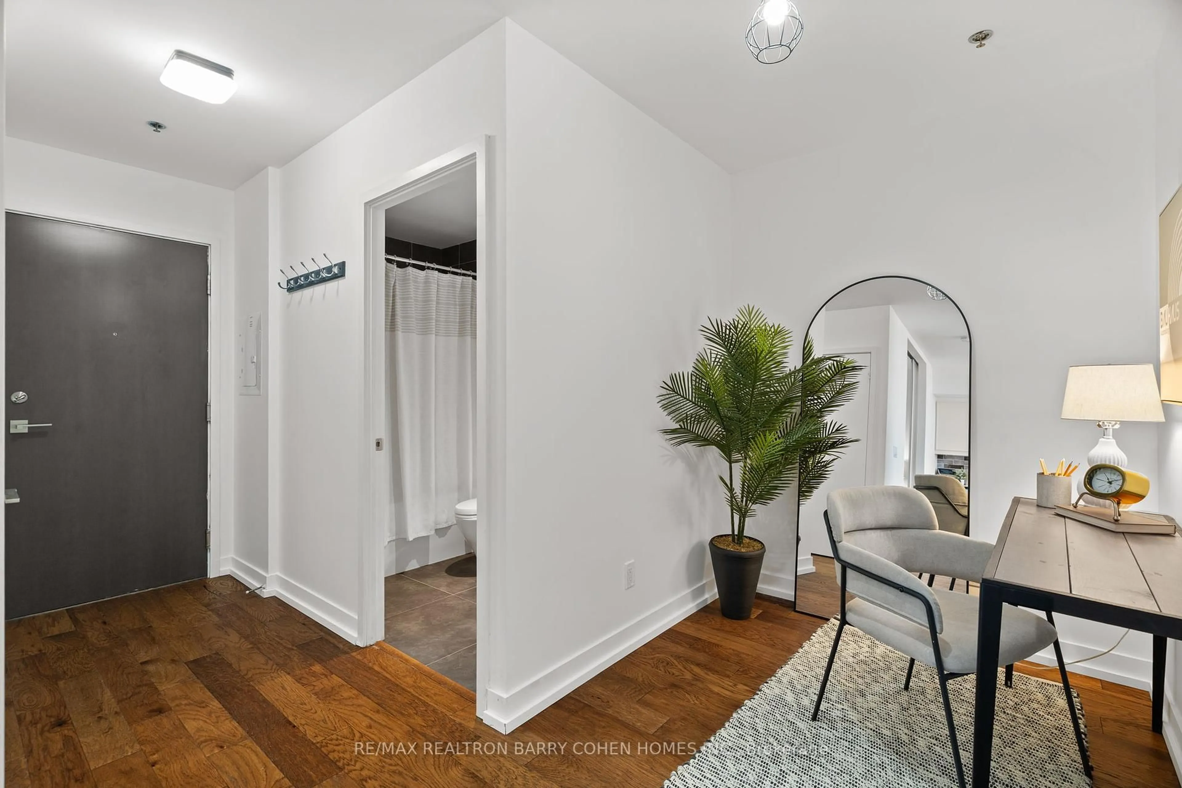 Indoor entryway for 20 Minowan Miikan Lane #1101, Toronto Ontario M6J 0E5