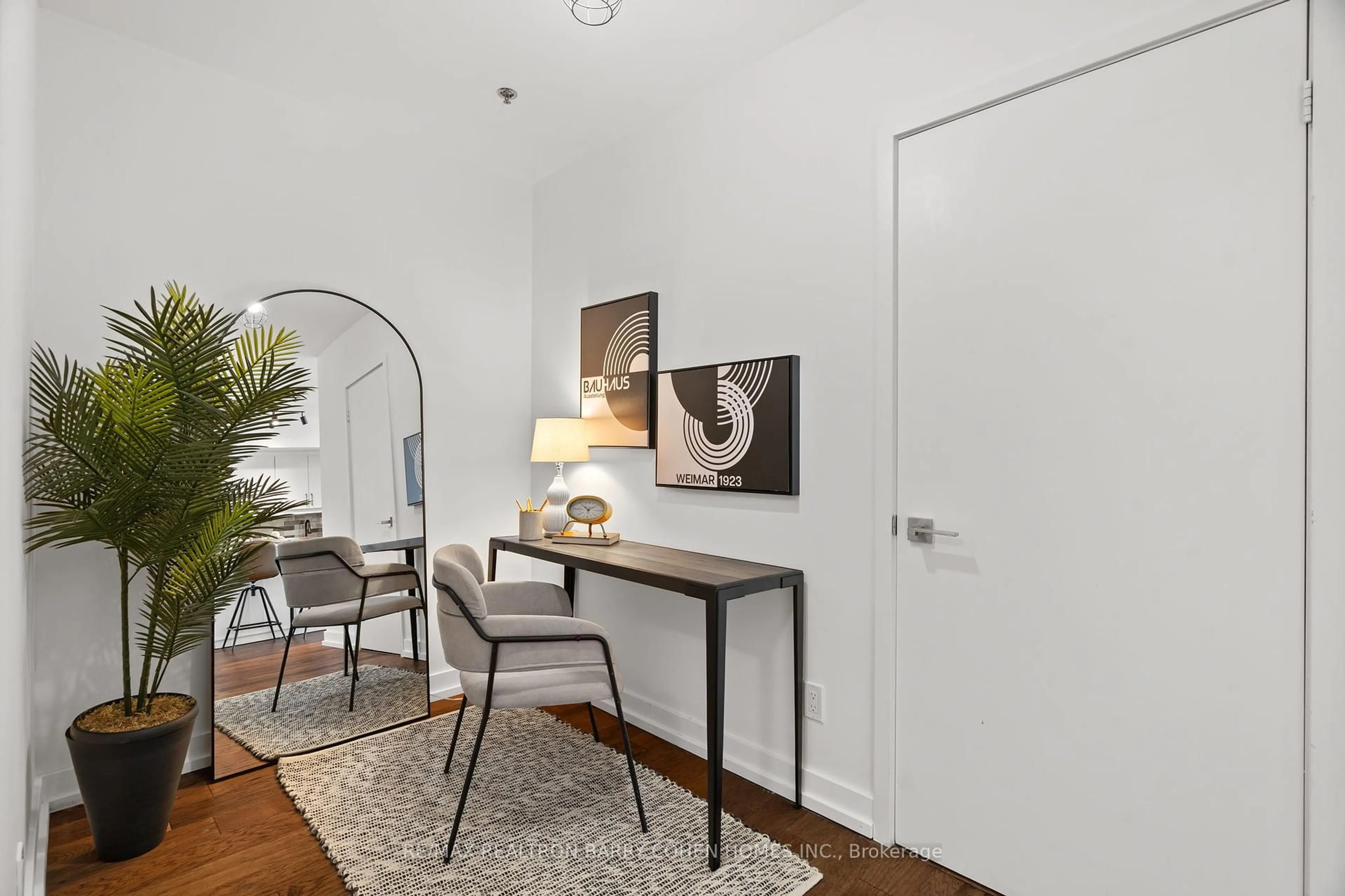 Indoor entryway for 20 Minowan Miikan Lane #1101, Toronto Ontario M6J 0E5