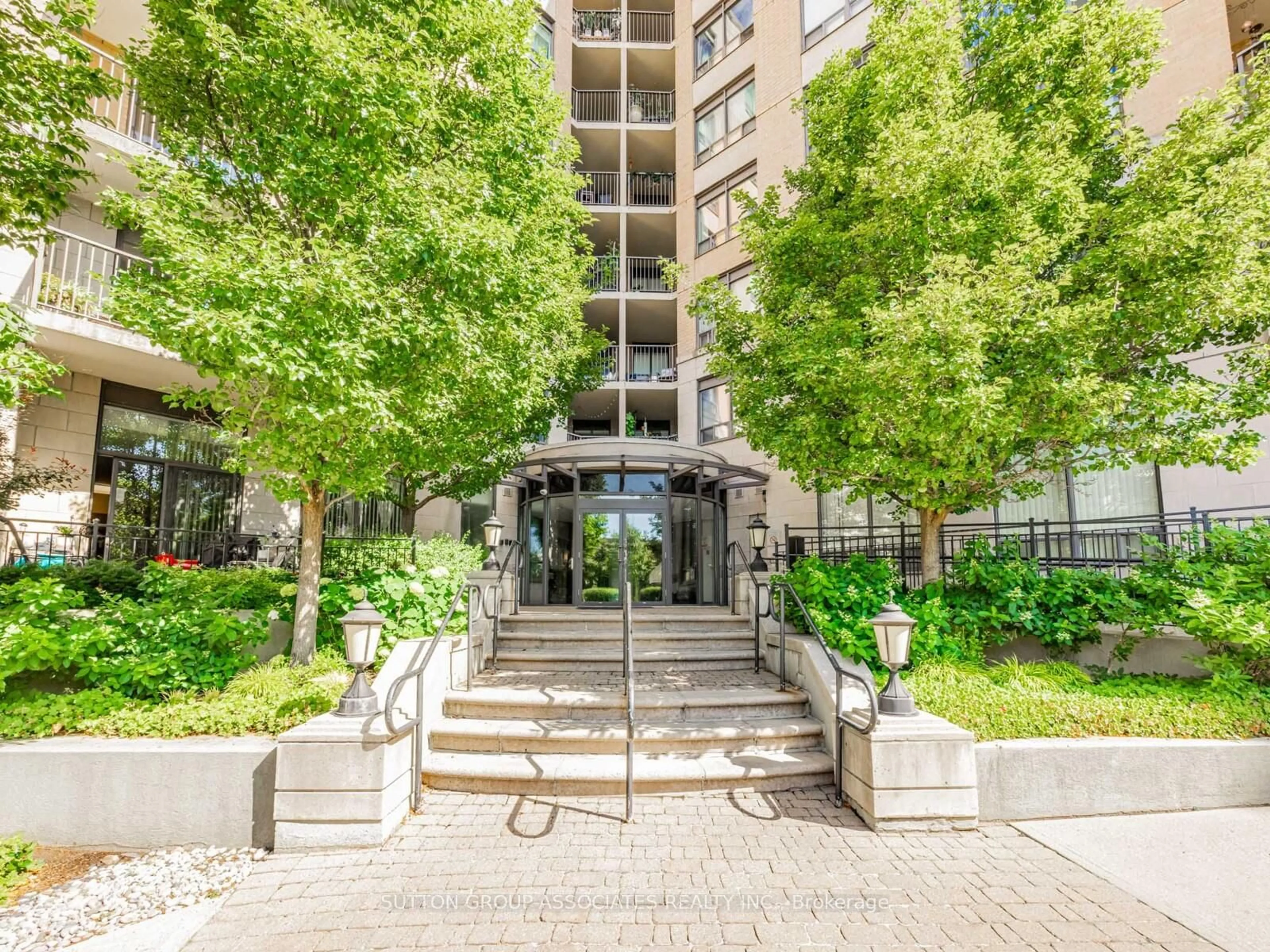 Indoor foyer for 16 Dallimore Circ #107, Toronto Ontario M3C 4C4