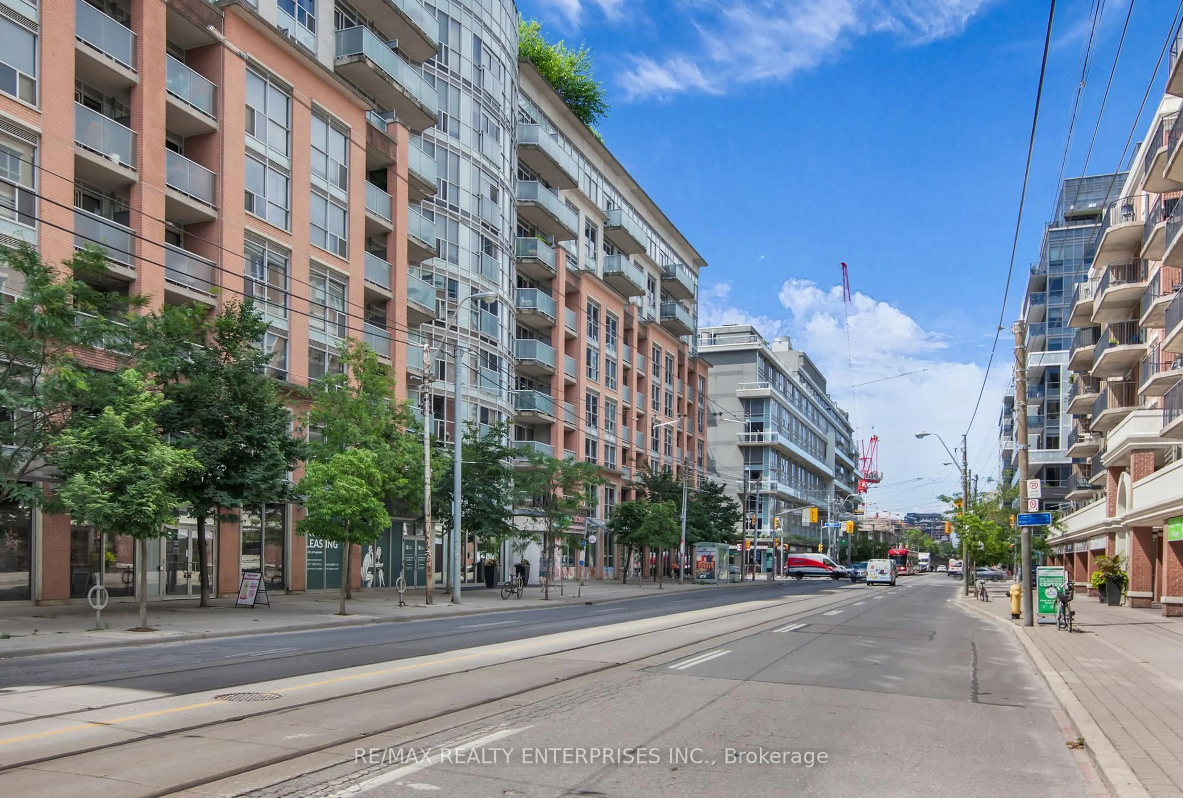 Balcony in the apartment, street for 1005 King St #913, Toronto Ontario M6K 3M8