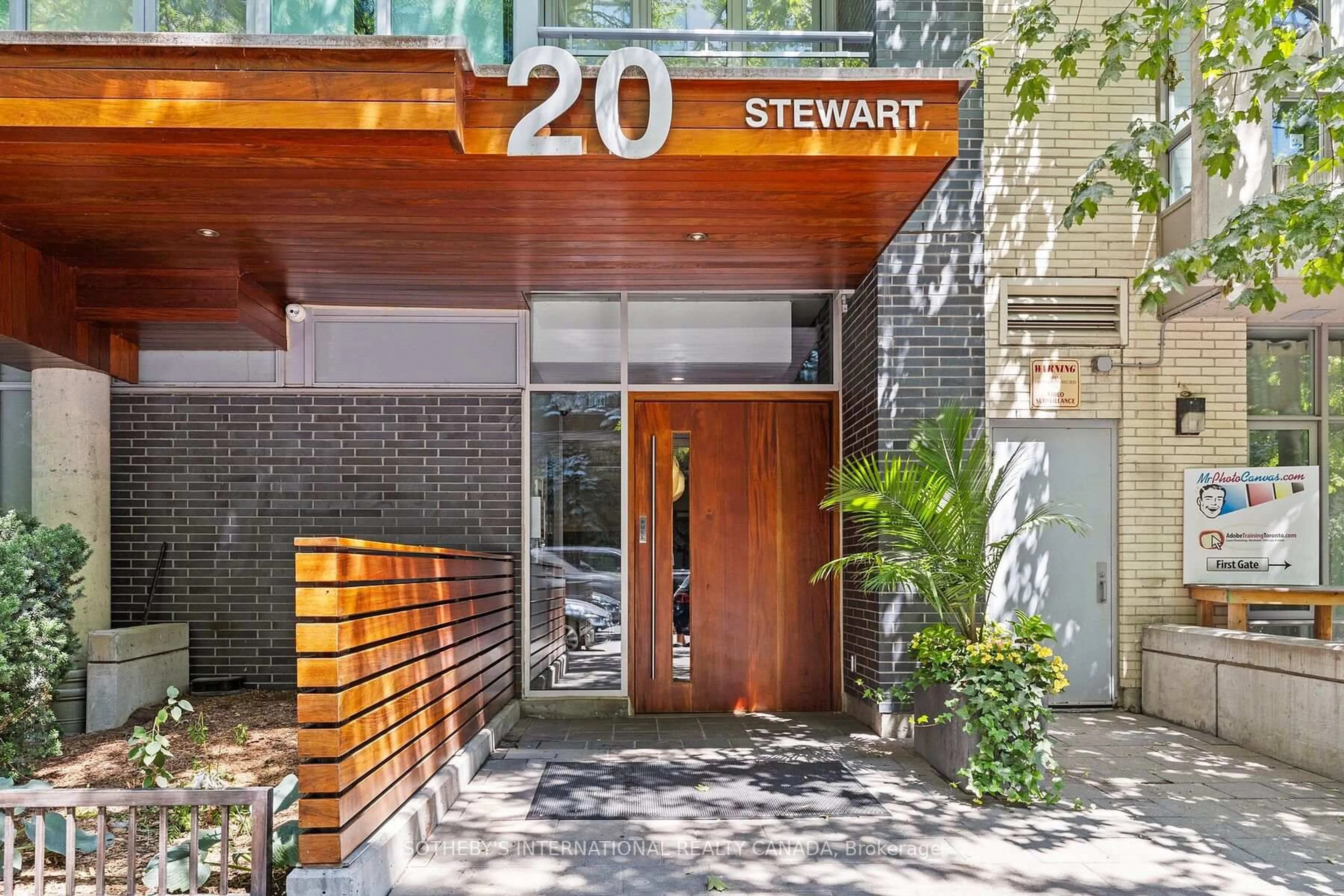 Indoor entryway for 20 Stewart St #706, Toronto Ontario M5V 1H6
